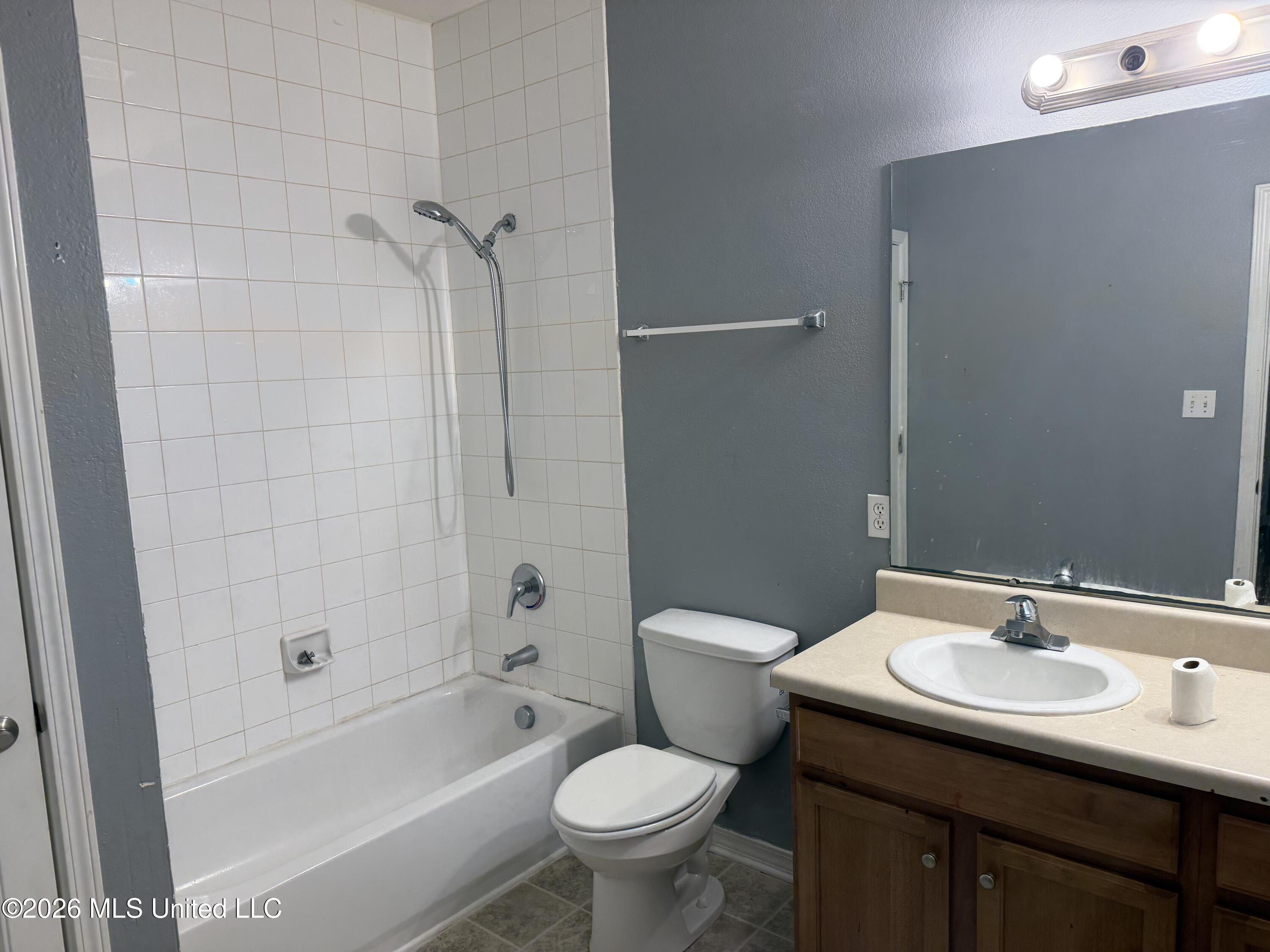 6118/6122 W Oktibbeha Street Property Photo 4