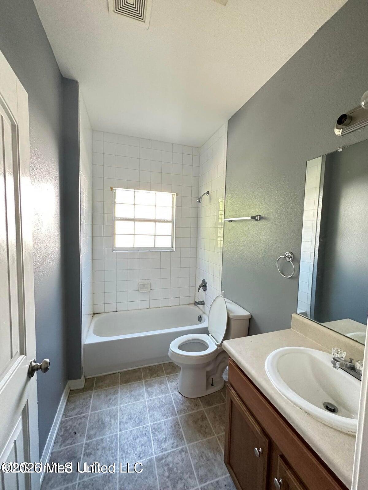 6118/6122 W Oktibbeha Street Property Photo 9