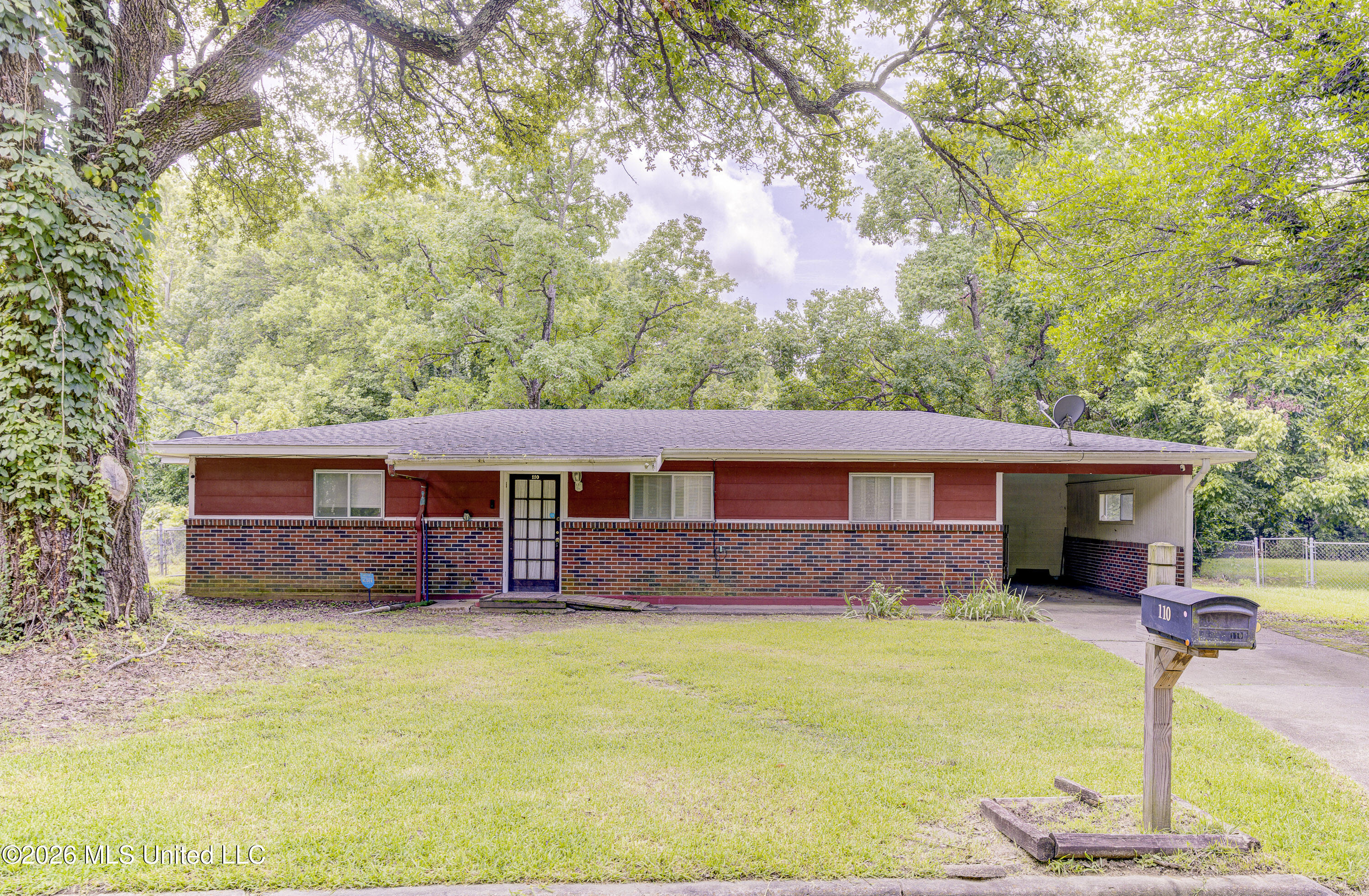110 Hillside Circle Property Photo 1