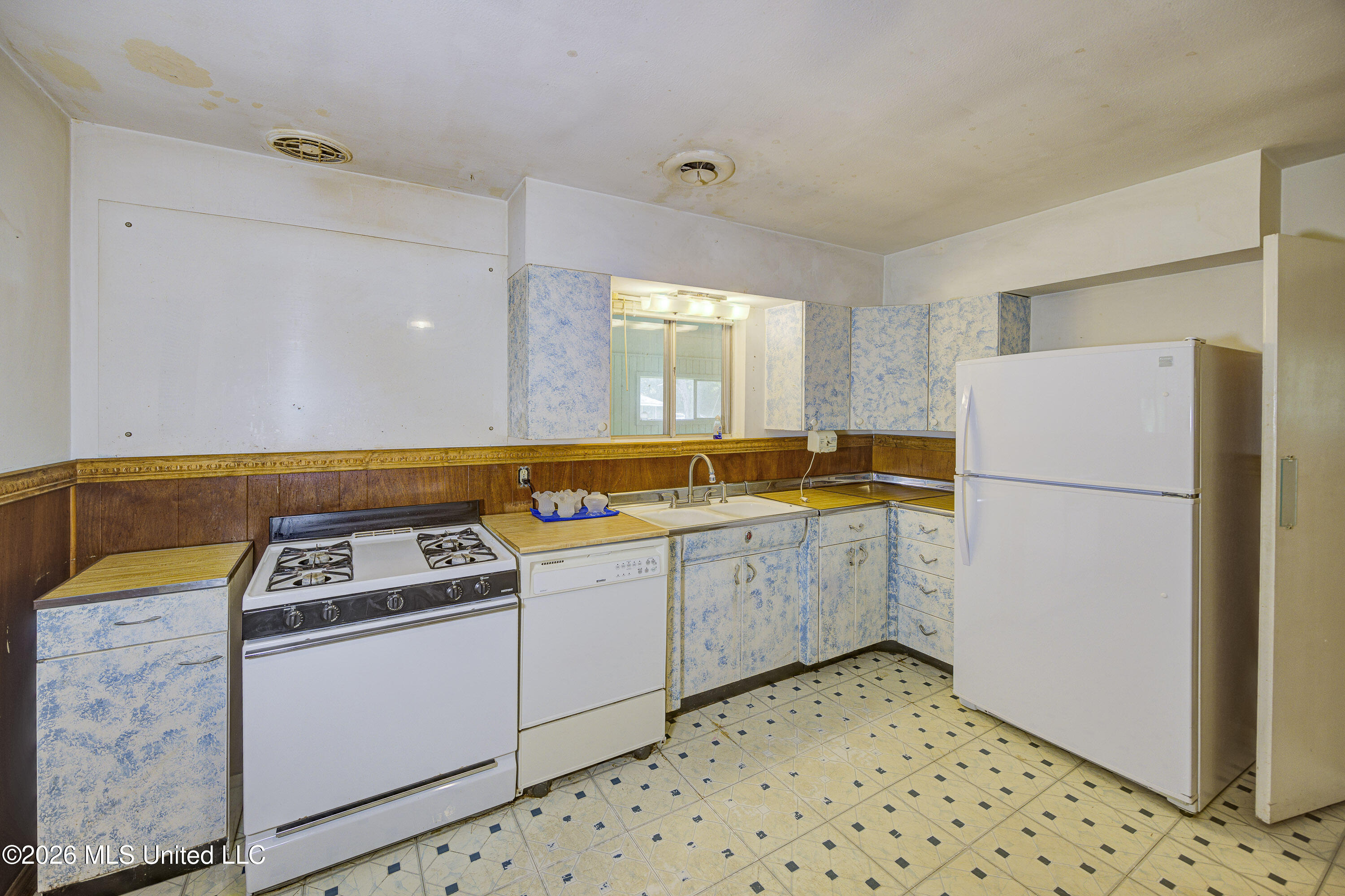110 Hillside Circle Property Photo 8