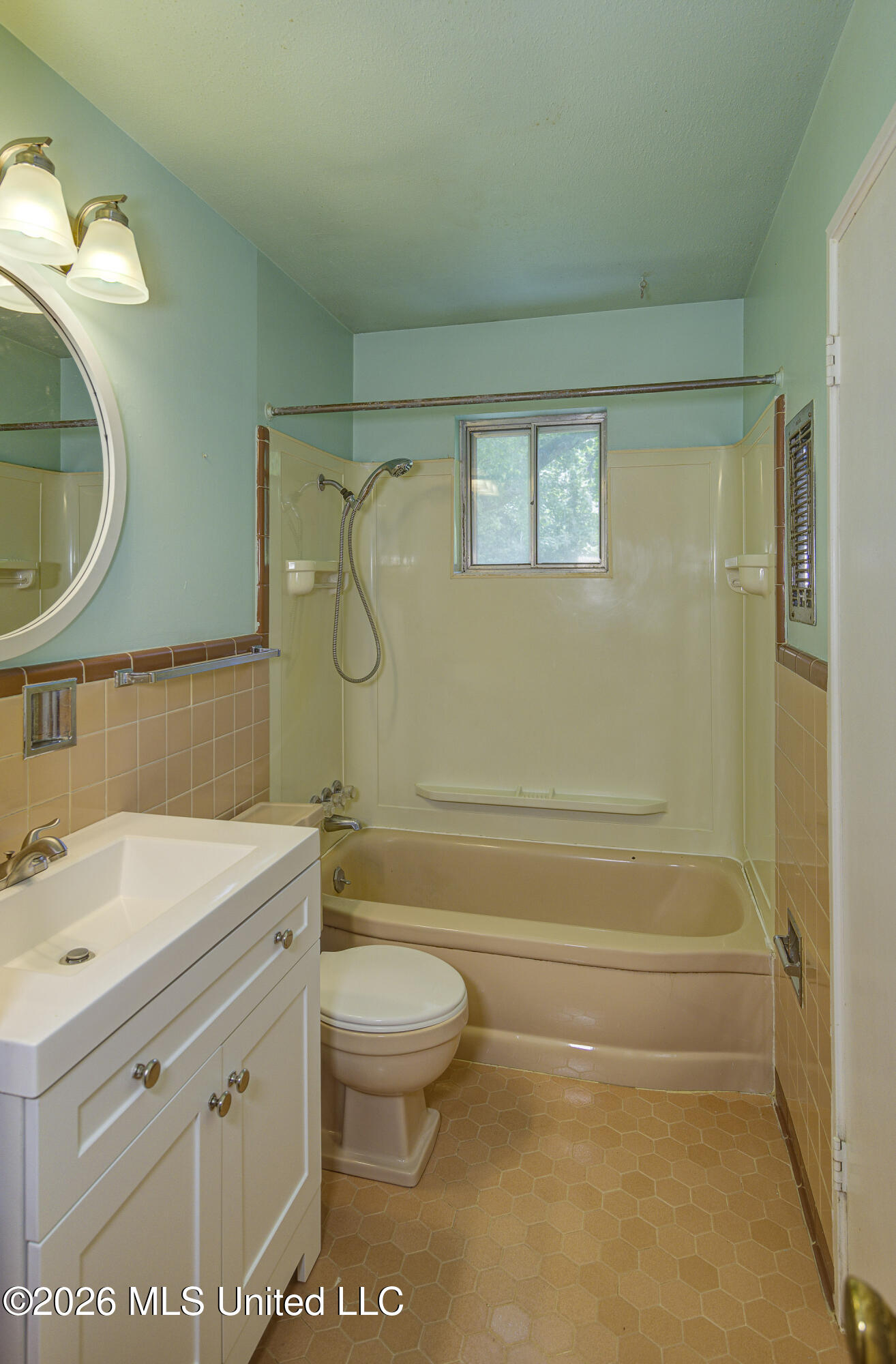 110 Hillside Circle Property Photo 13