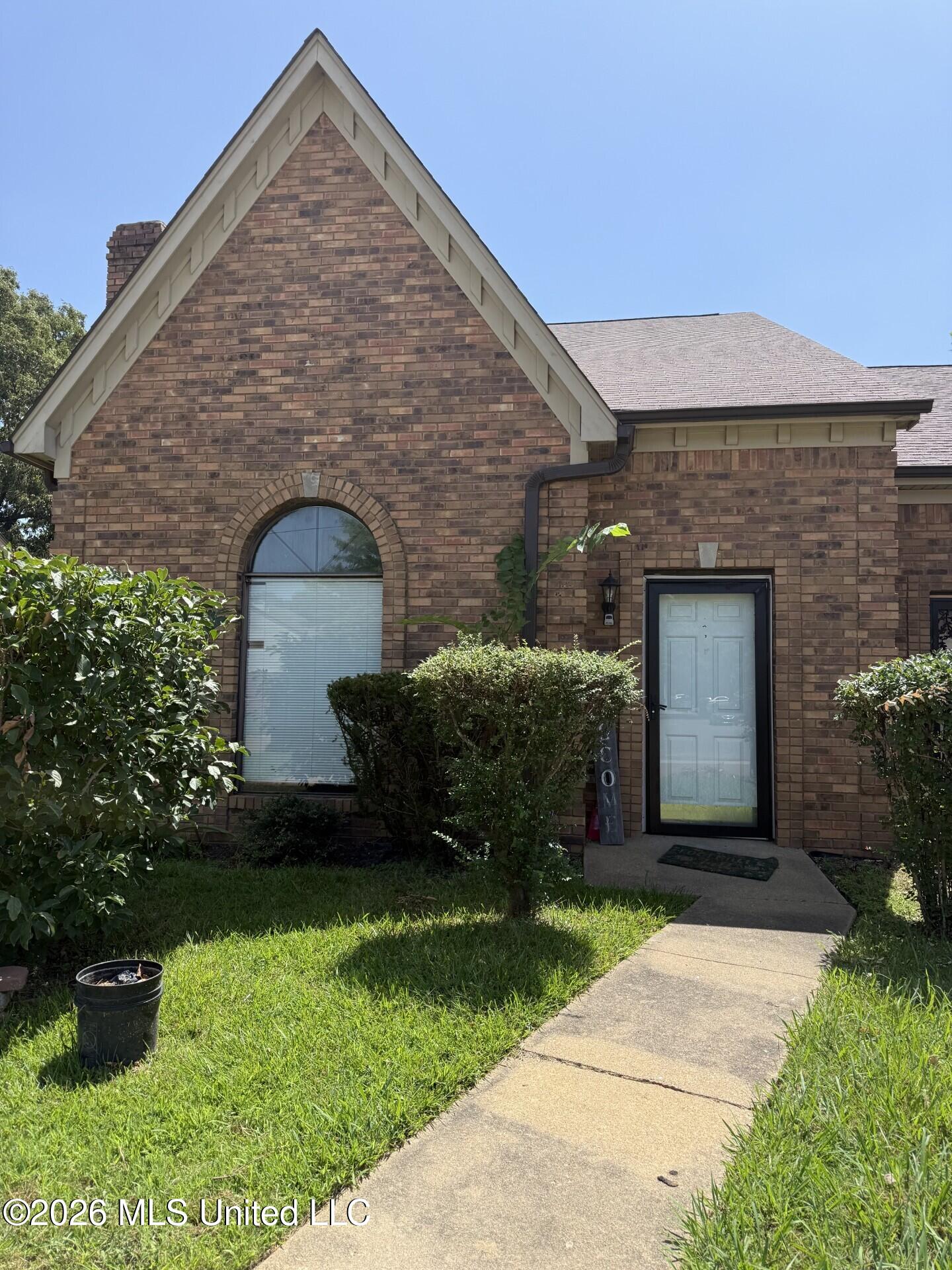 7090 Greenbriar Drive Property Photo 2
