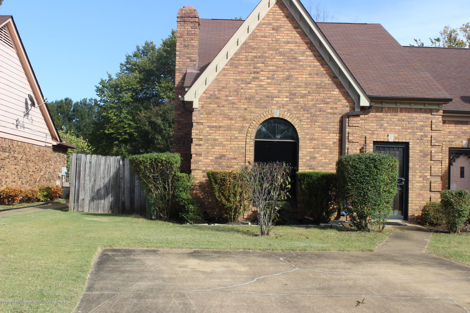 7090 Greenbriar Drive Property Photo 3