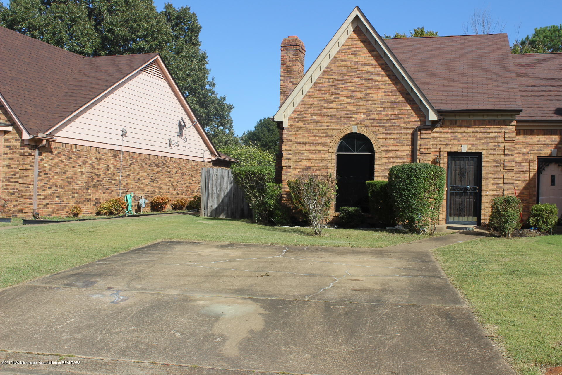 7090 Greenbriar Drive Property Photo 4