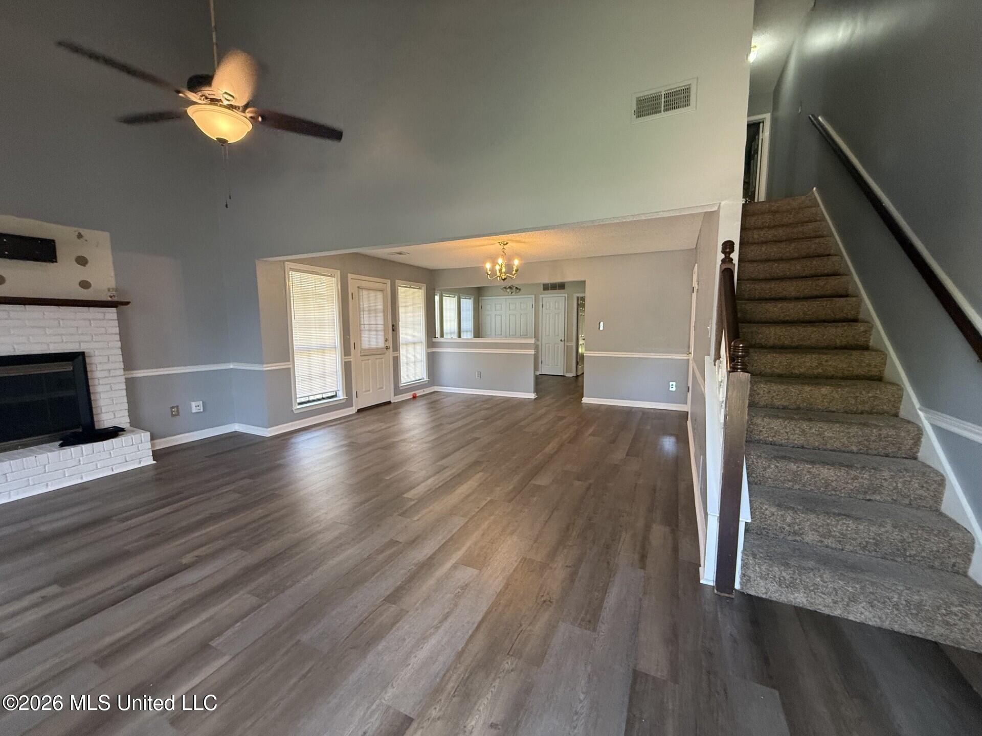 7090 Greenbriar Drive Property Photo 6