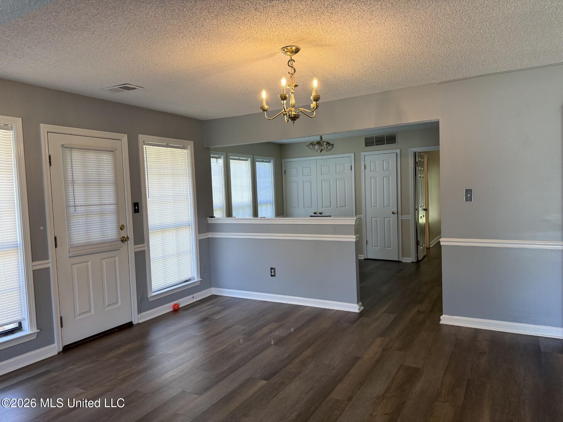 7090 Greenbriar Drive Property Photo 7
