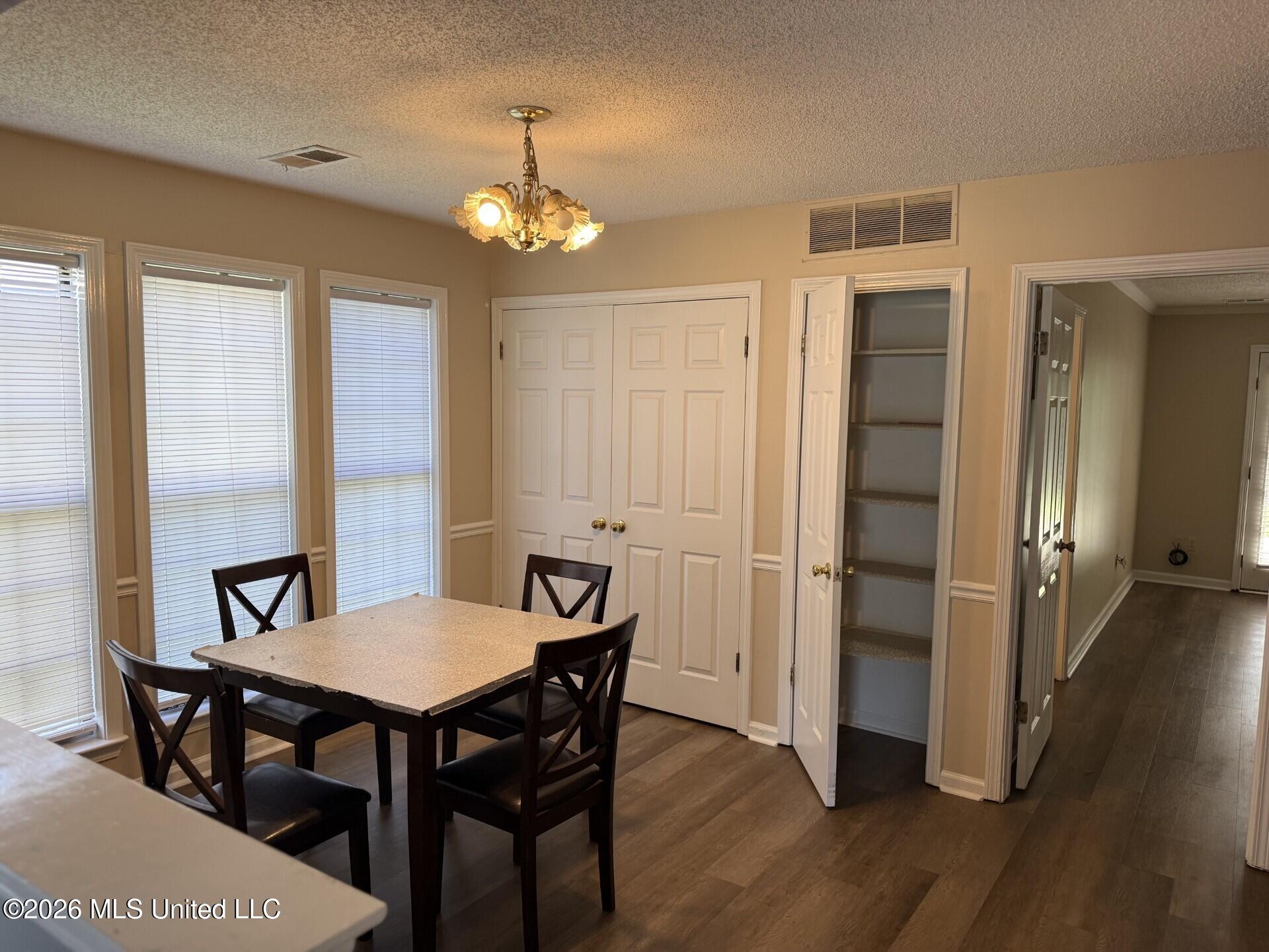 7090 Greenbriar Drive Property Photo 11
