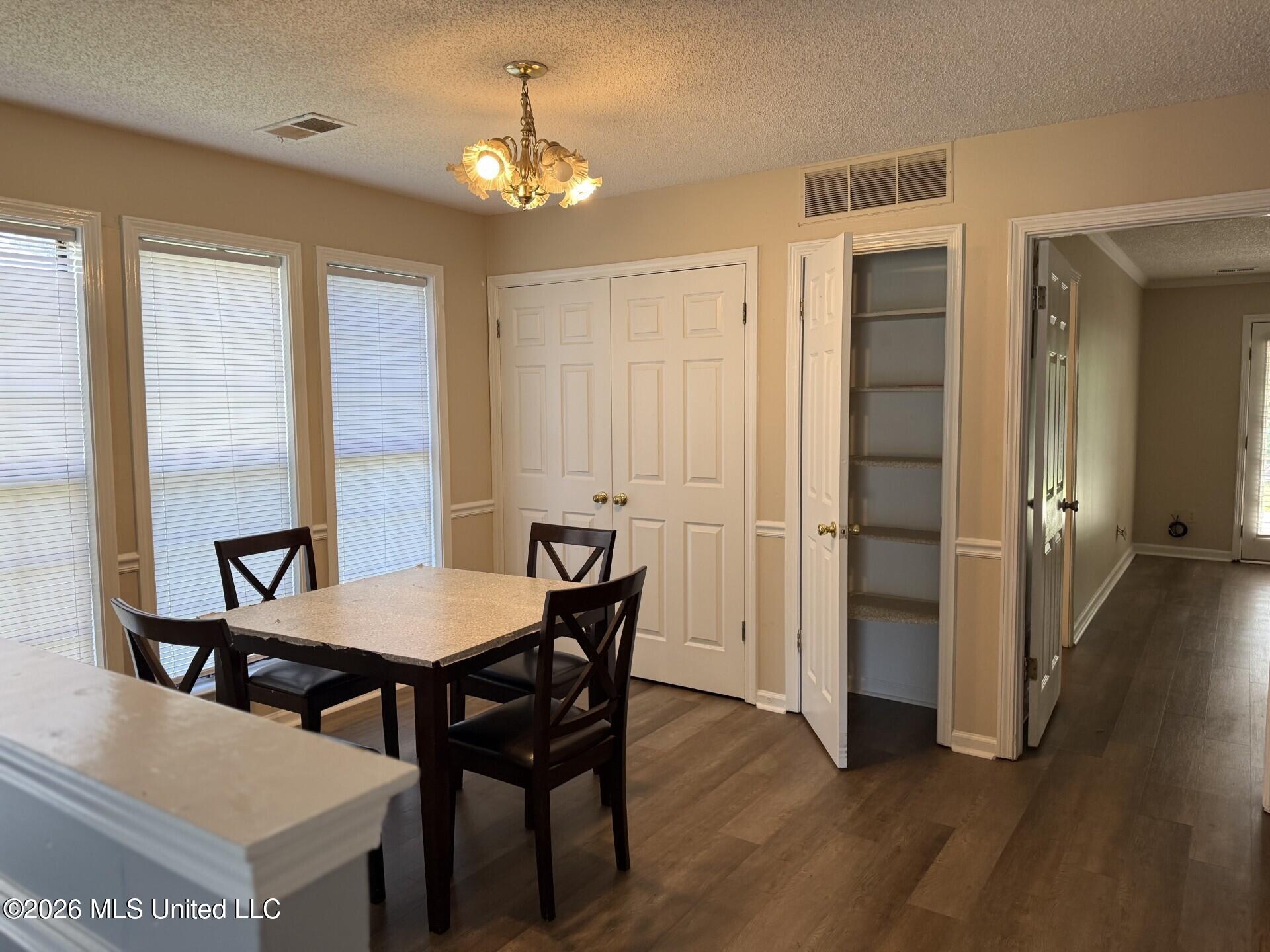 7090 Greenbriar Drive Property Photo 12