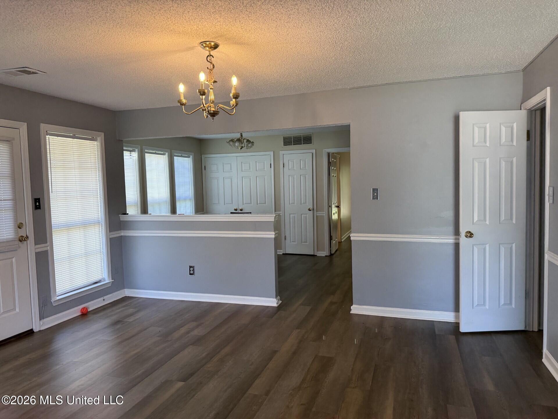 7090 Greenbriar Drive Property Photo 13