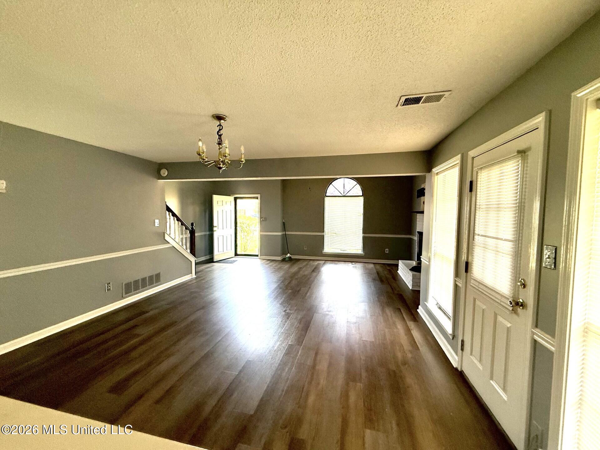7090 Greenbriar Drive Property Photo 14