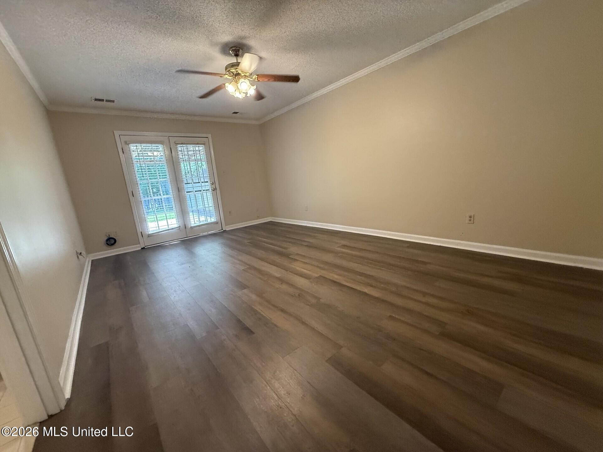 7090 Greenbriar Drive Property Photo 15