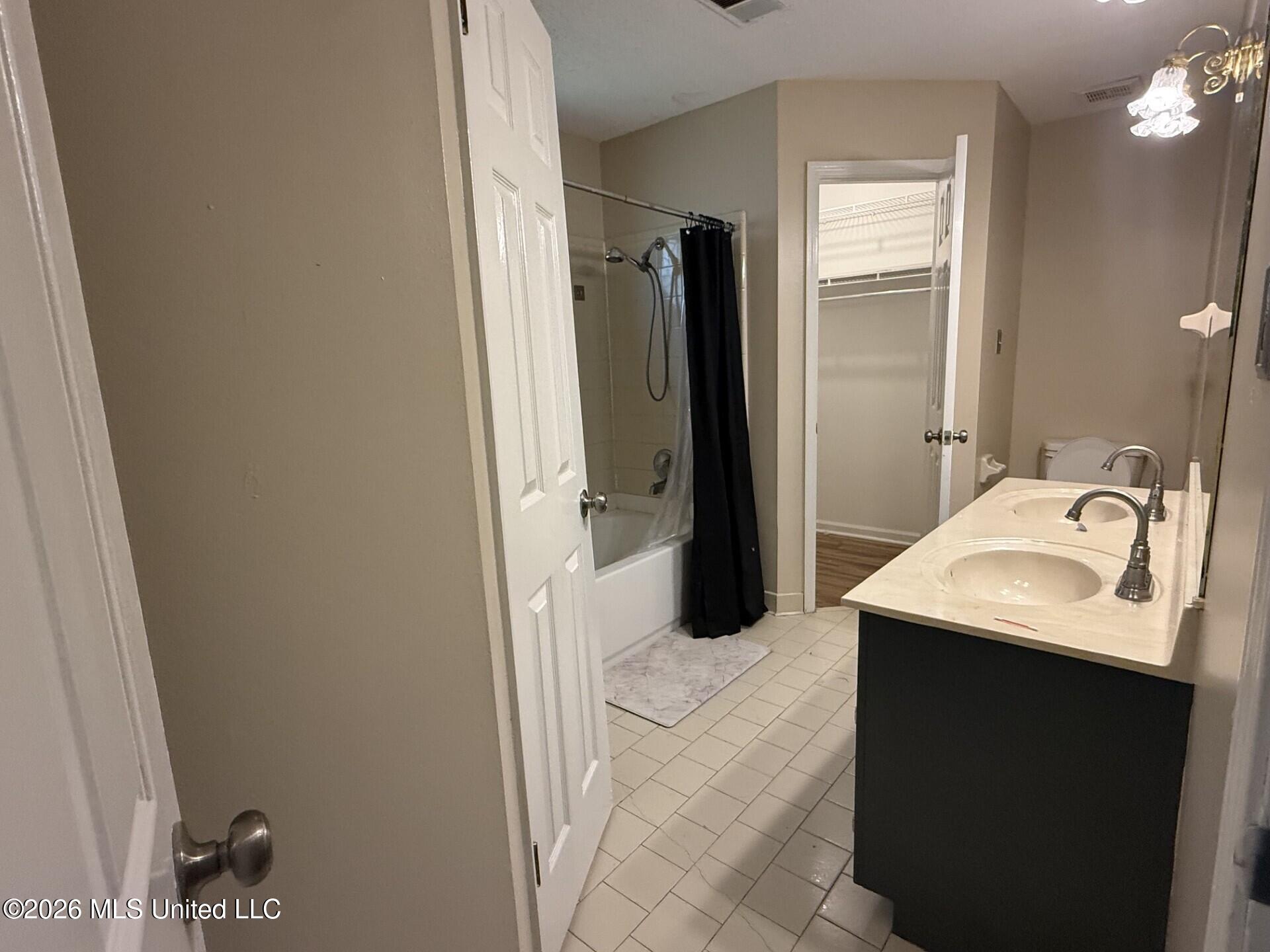 7090 Greenbriar Drive Property Photo 16
