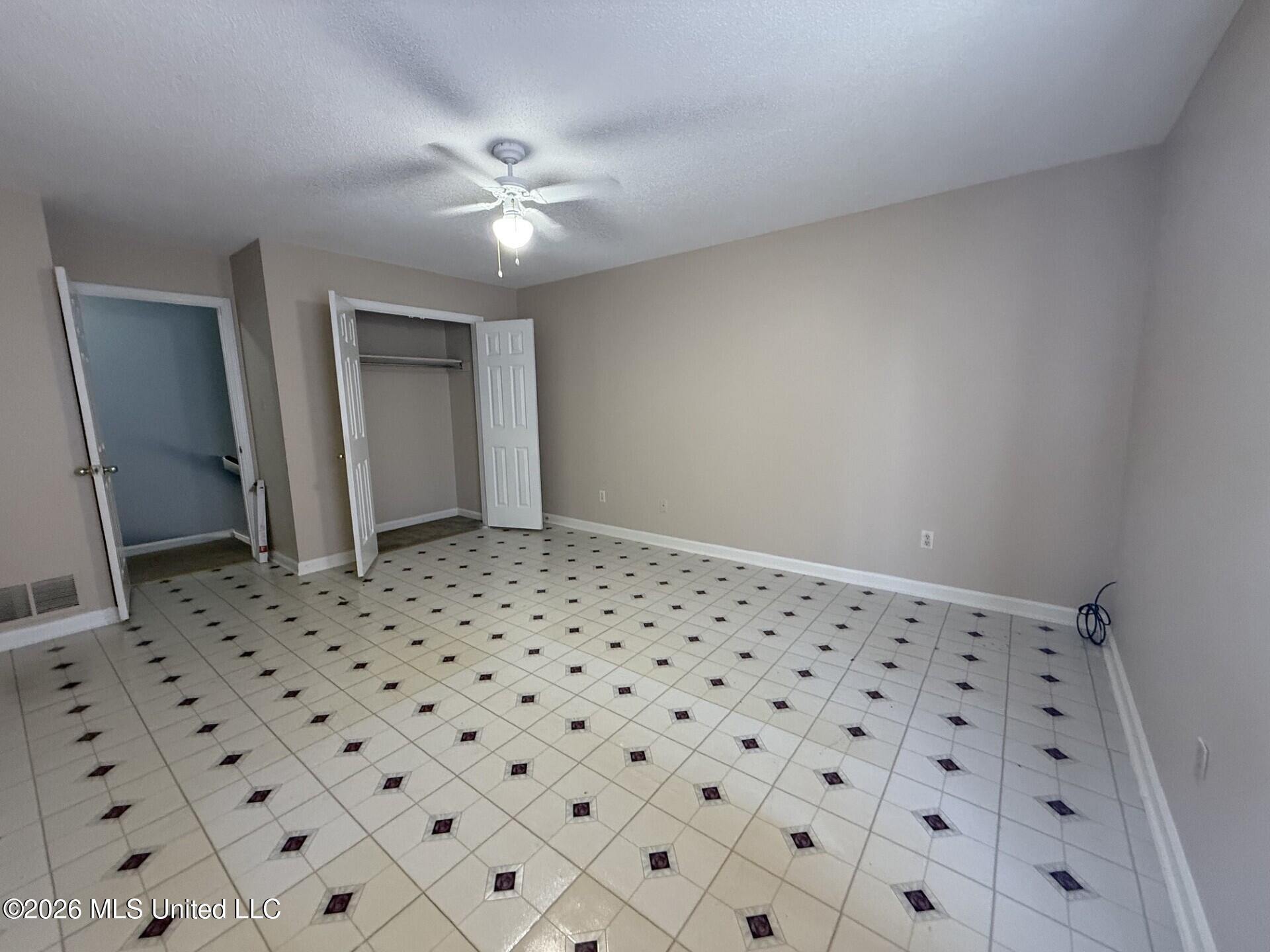 7090 Greenbriar Drive Property Photo 18