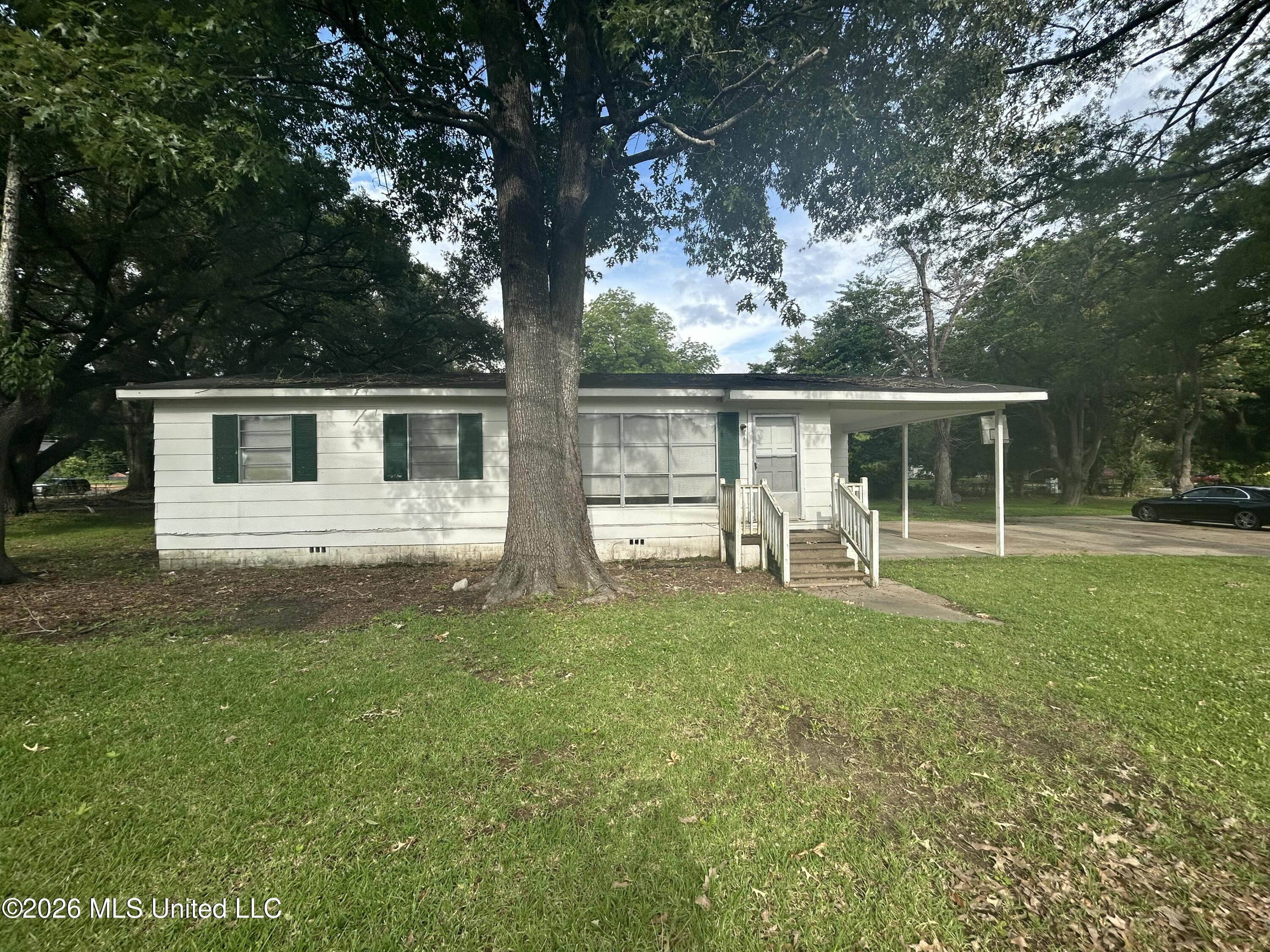 1371 Dr M L King North Road Property Photo 1