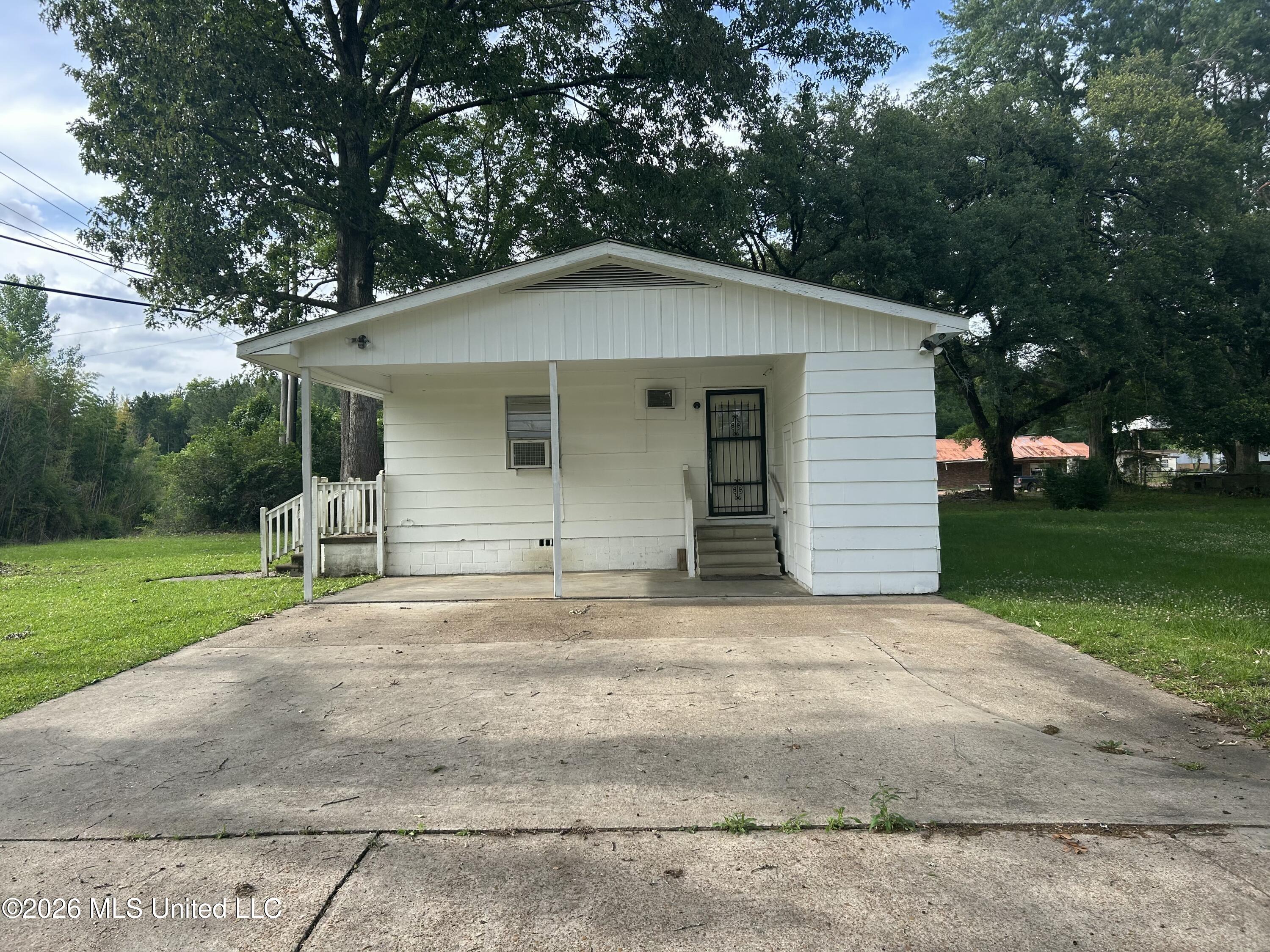 1371 Dr M L King North Road Property Photo 12