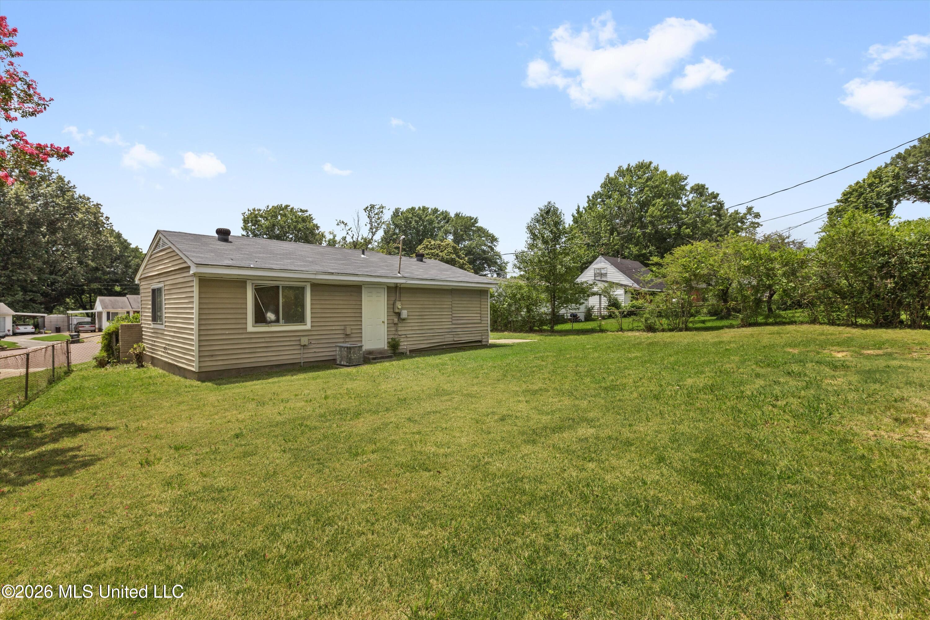 8596 Kinard Cove Property Photo 24