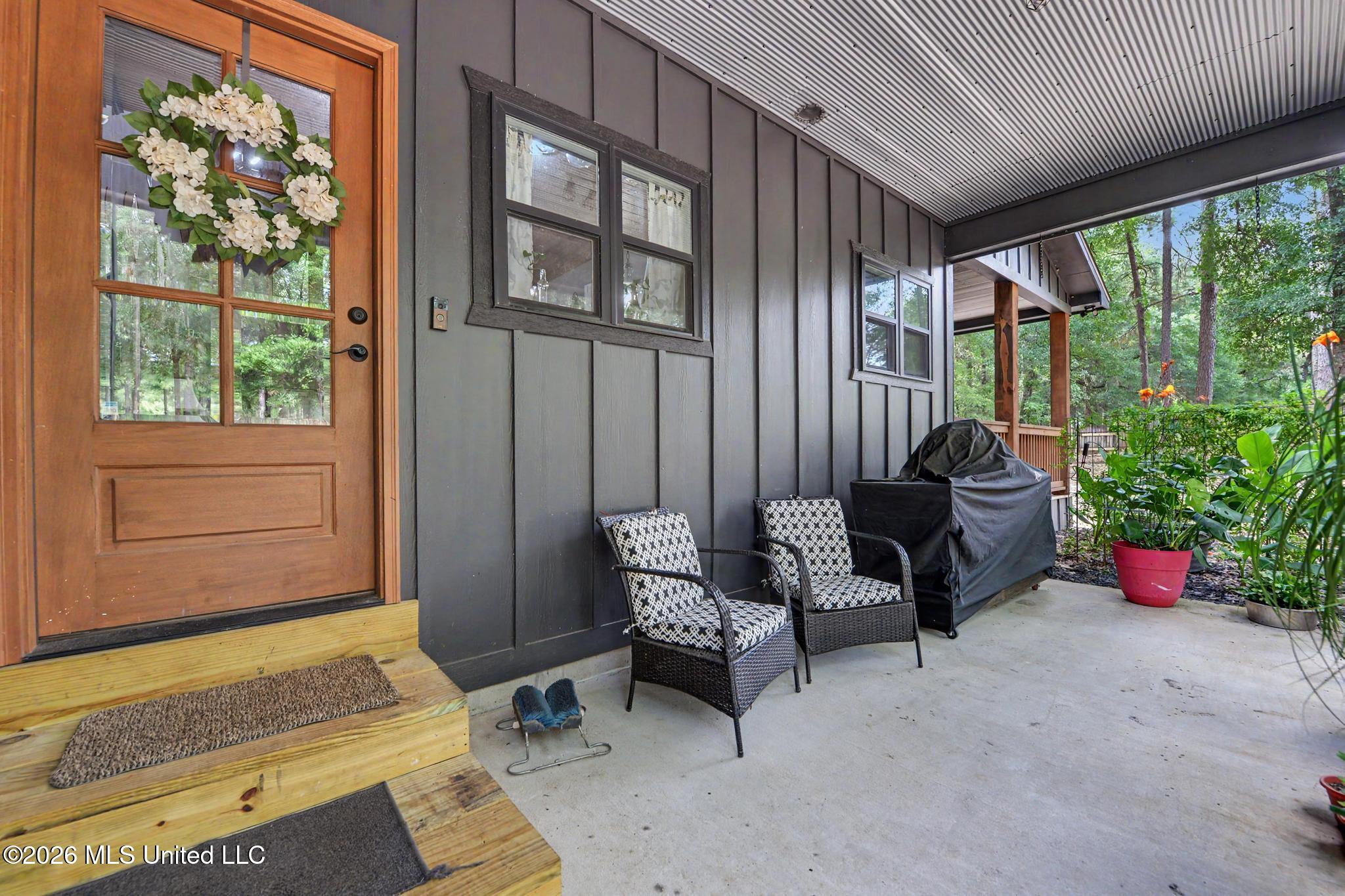445 Live Oak Drive Property Photo 4