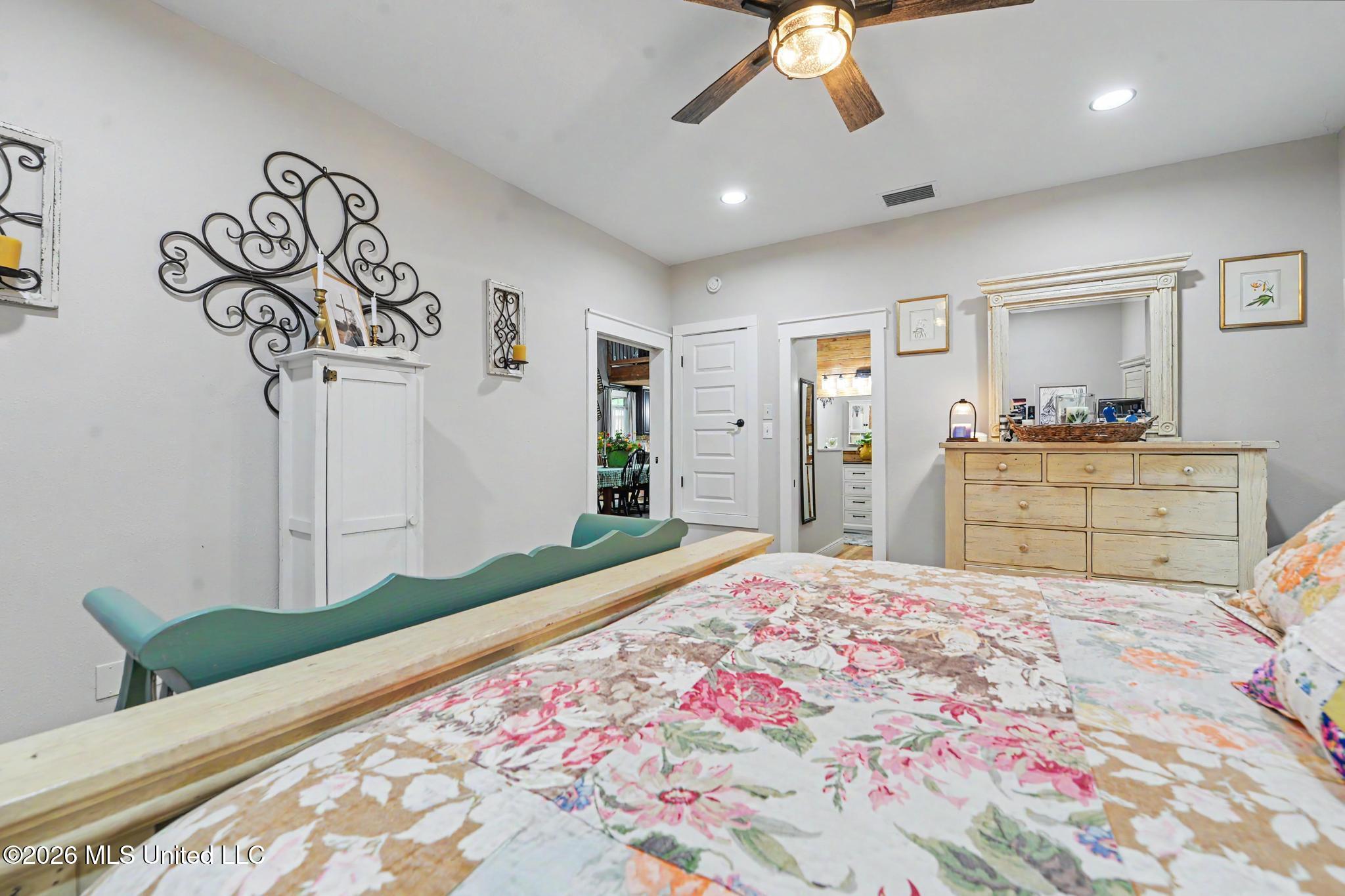 445 Live Oak Drive Property Photo 16