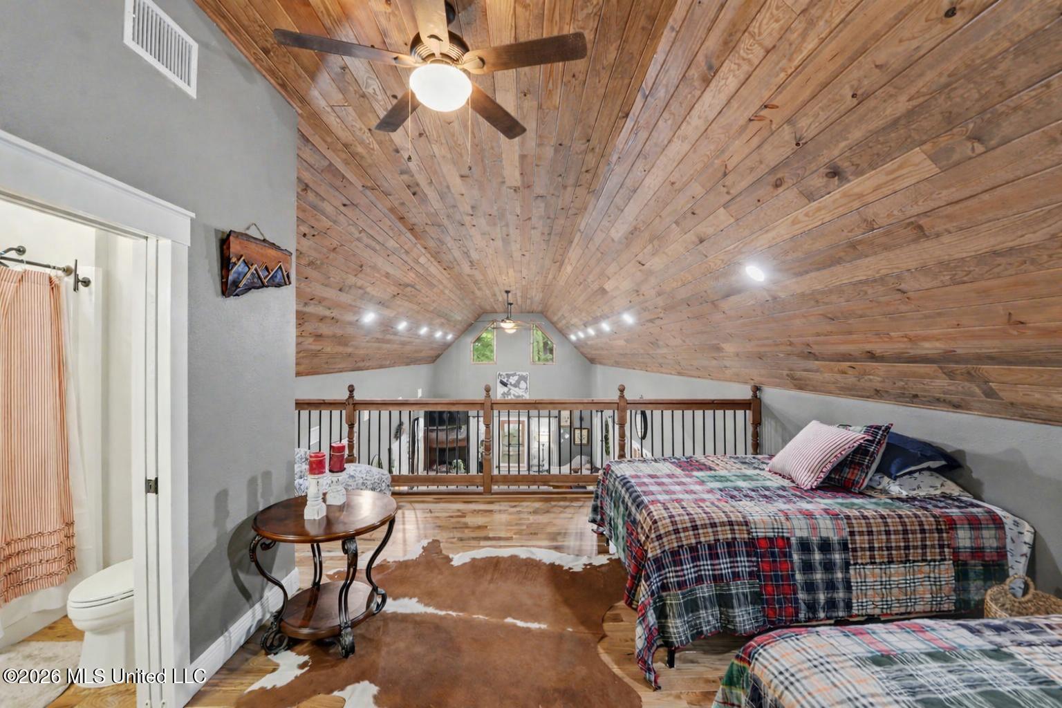 445 Live Oak Drive Property Photo 20