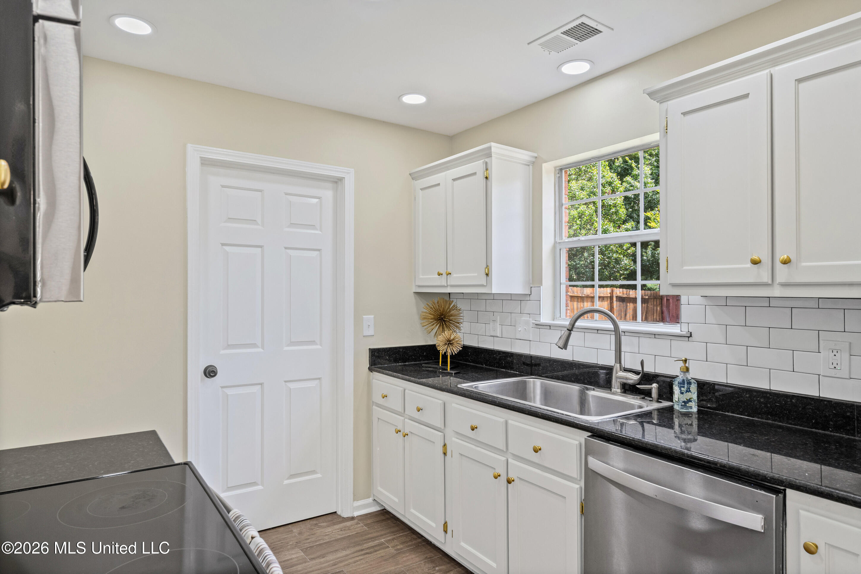 5642 Michaelson Drive Property Photo 11