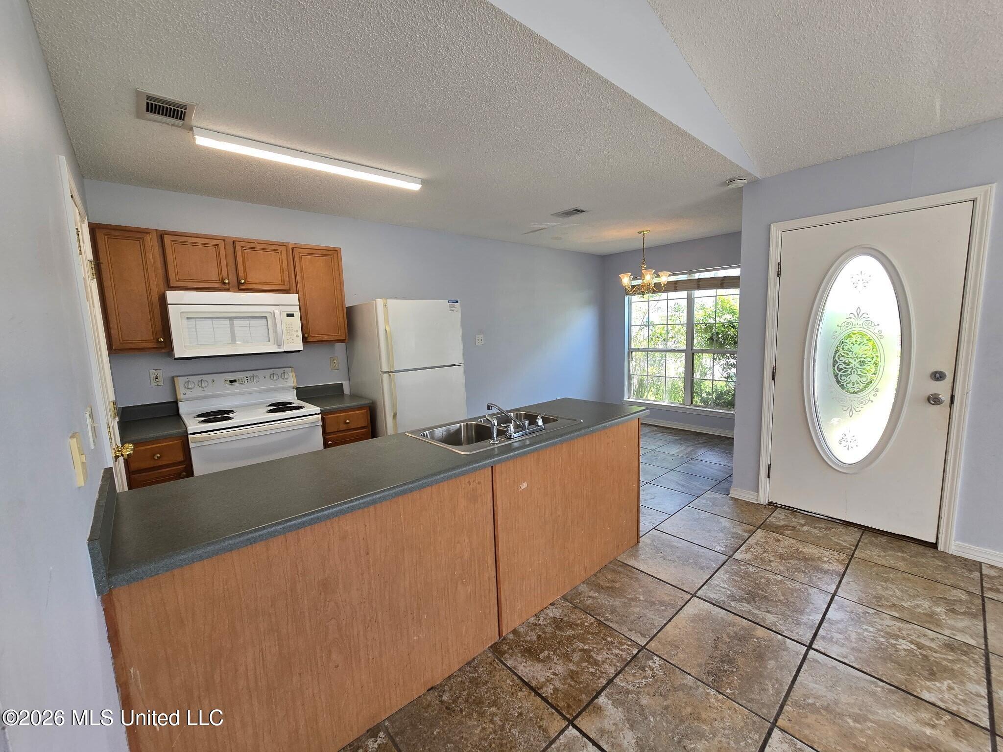 13200 Warren Drive Property Photo 3