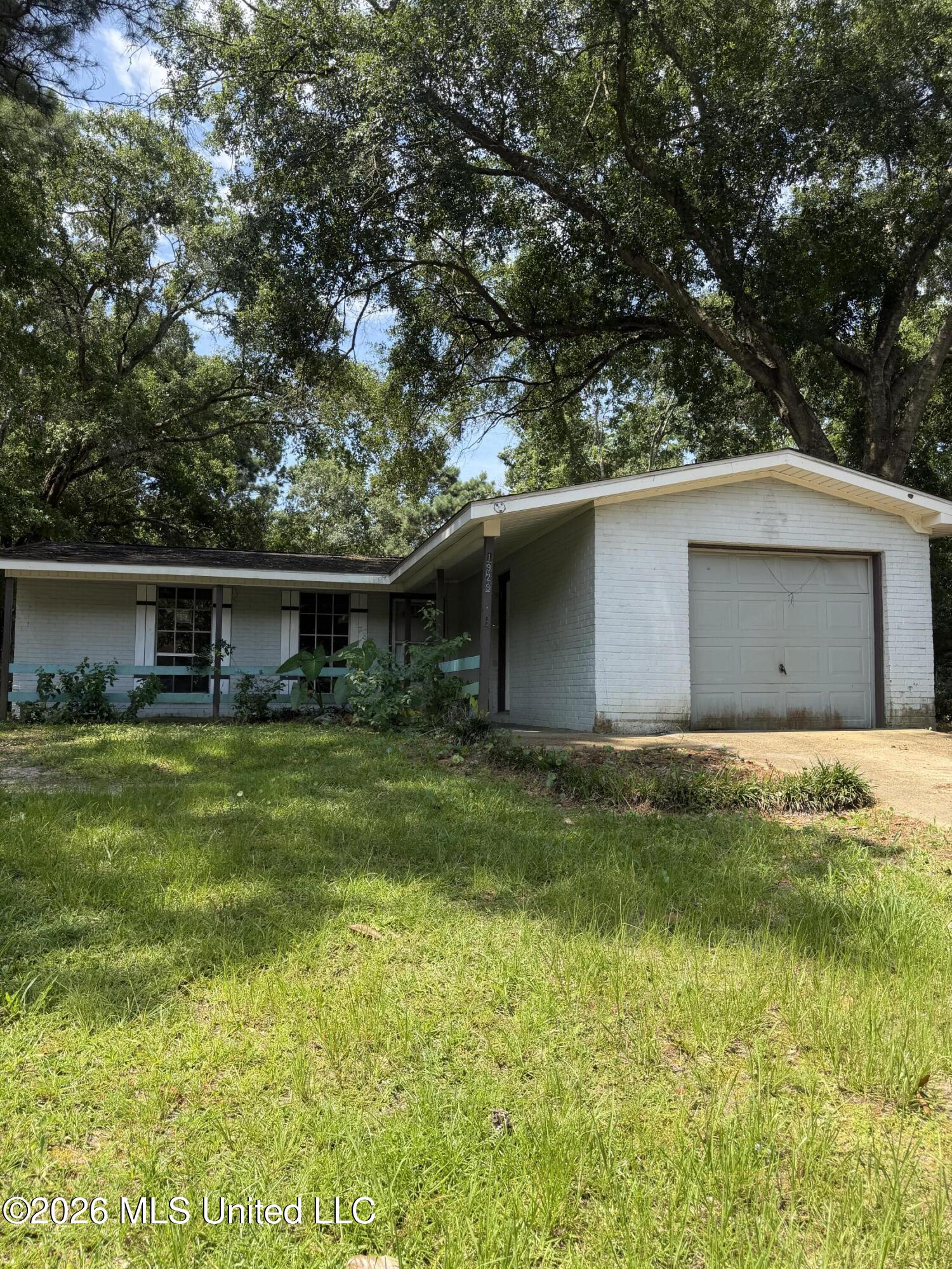 1929 Carol Drive Property Photo 1