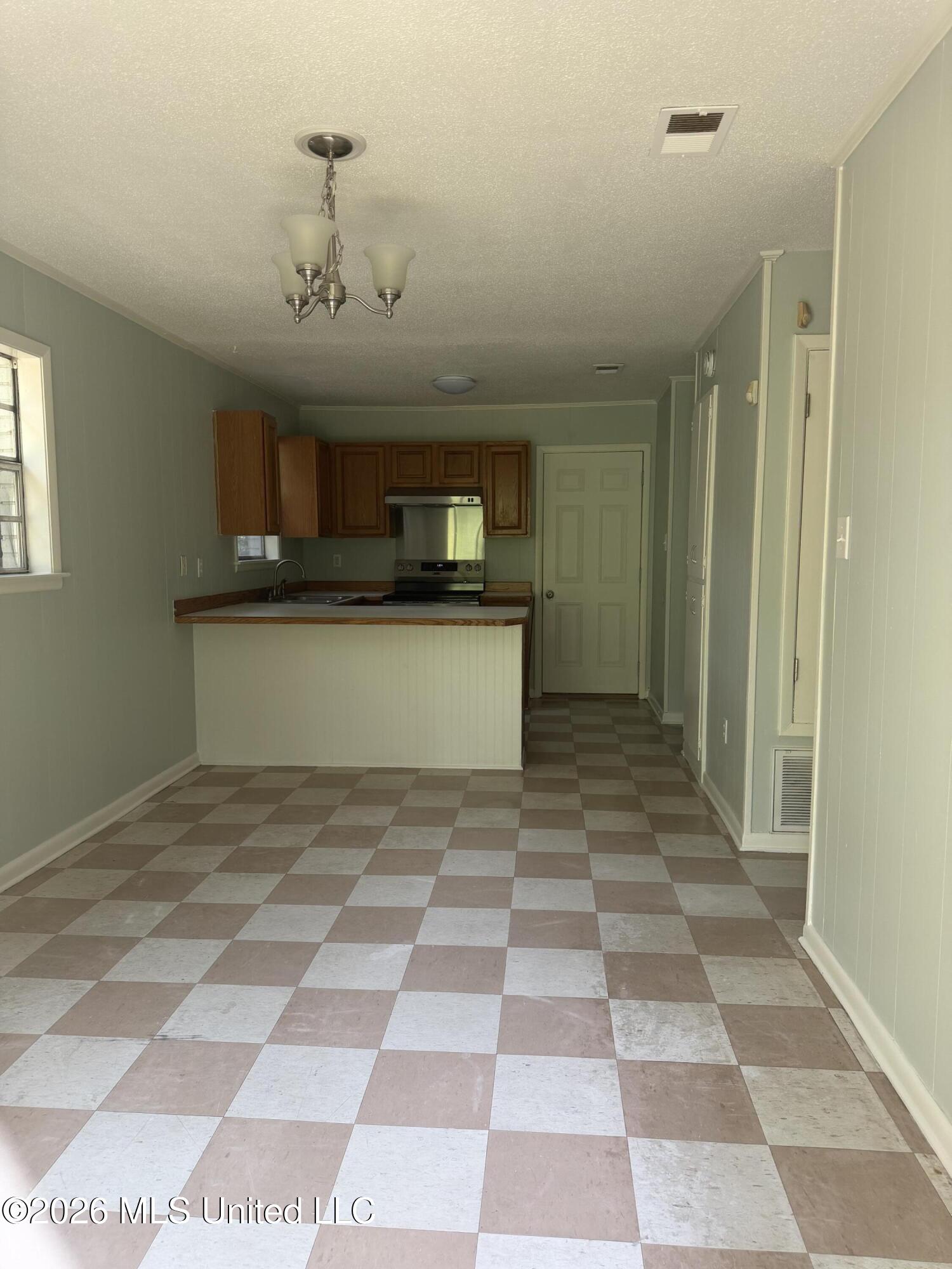 1929 Carol Drive Property Photo 4