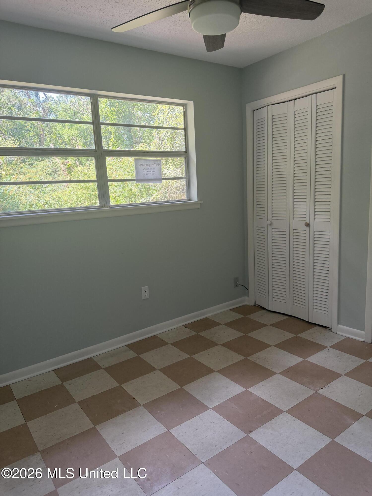 1929 Carol Drive Property Photo 6