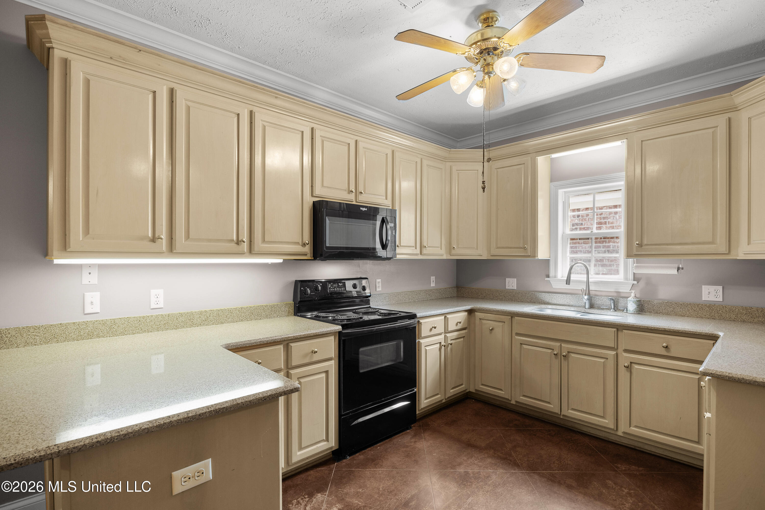 222 Garden Street Property Photo 8