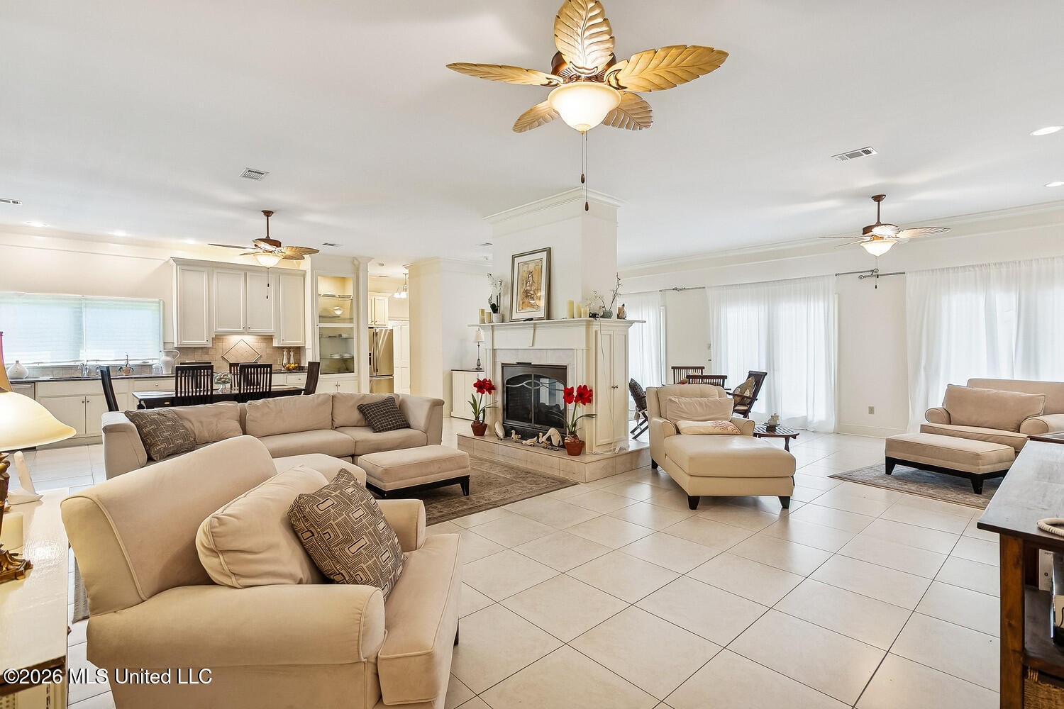 18254 Robinwood East Drive Property Photo 2