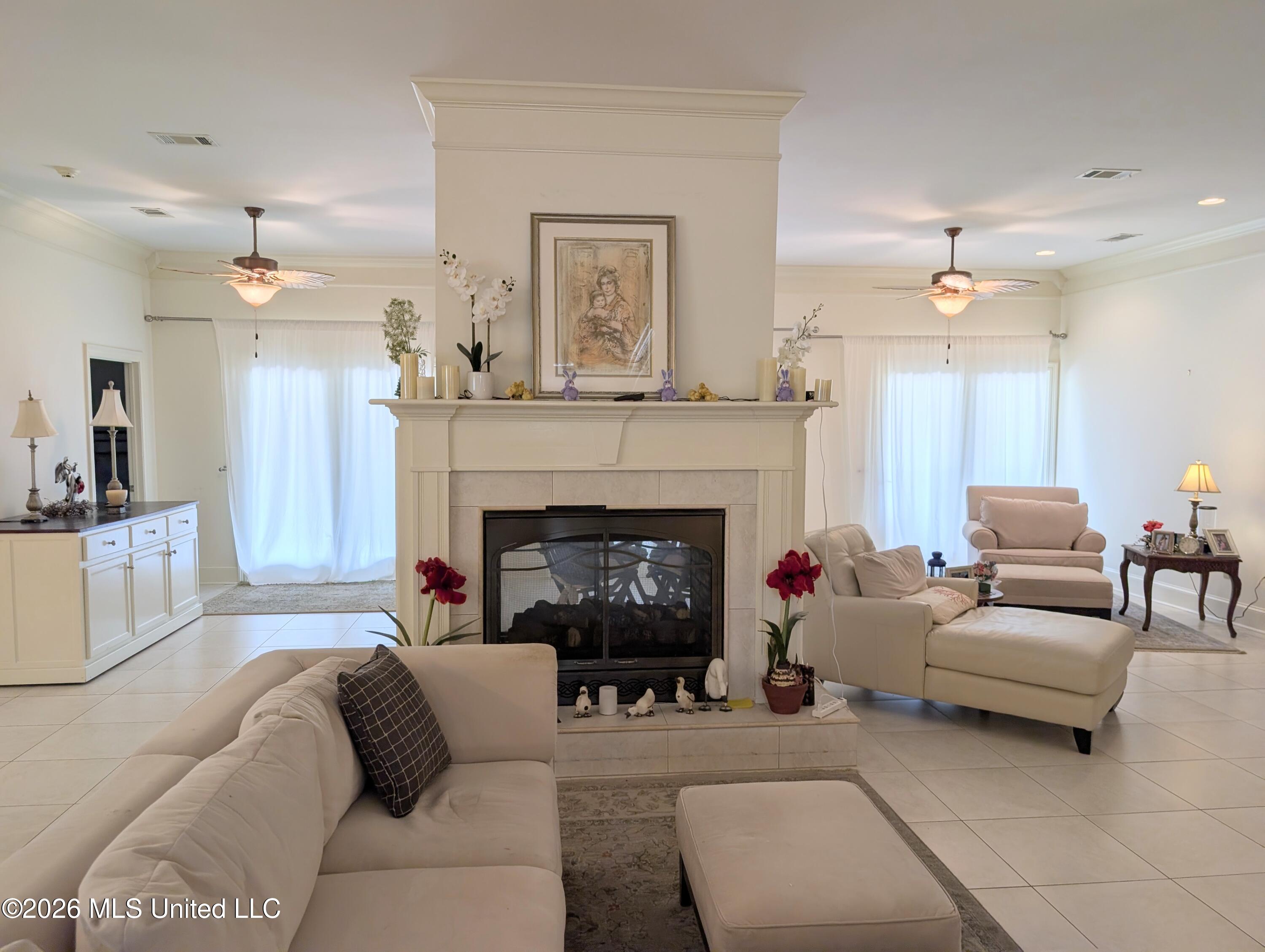 18254 Robinwood East Drive Property Photo 3