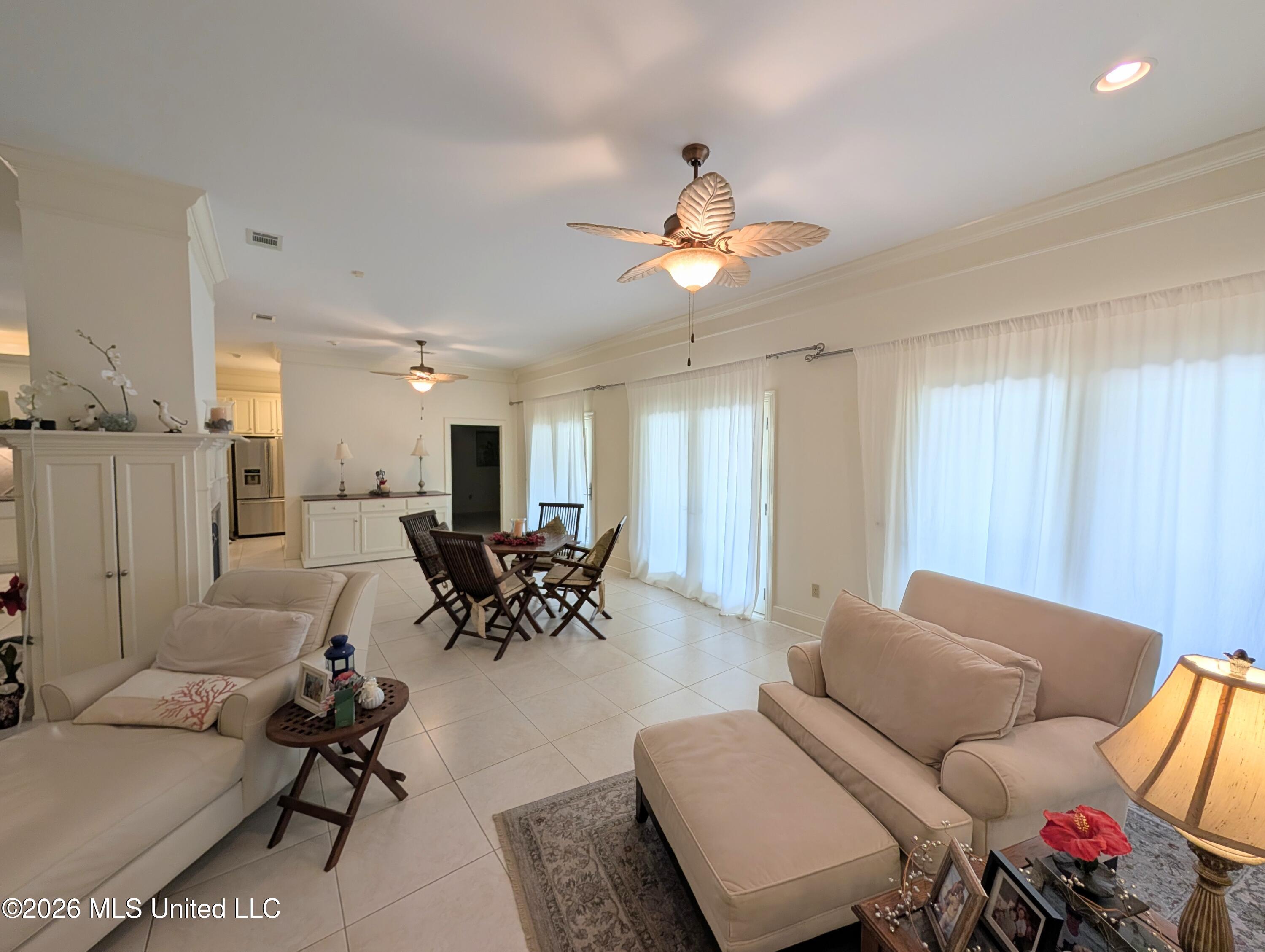 18254 Robinwood East Drive Property Photo 4