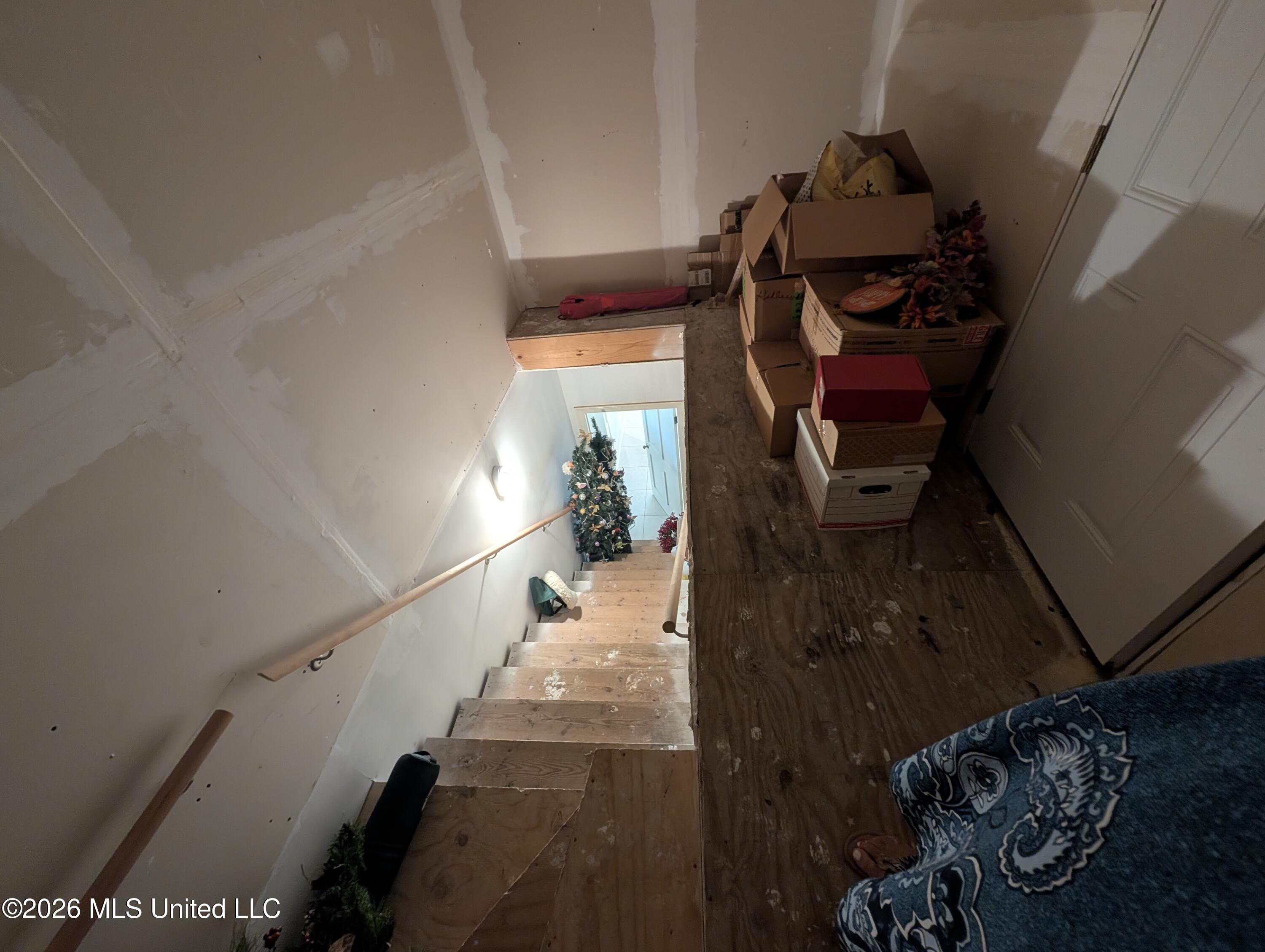18254 Robinwood East Drive Property Photo 17
