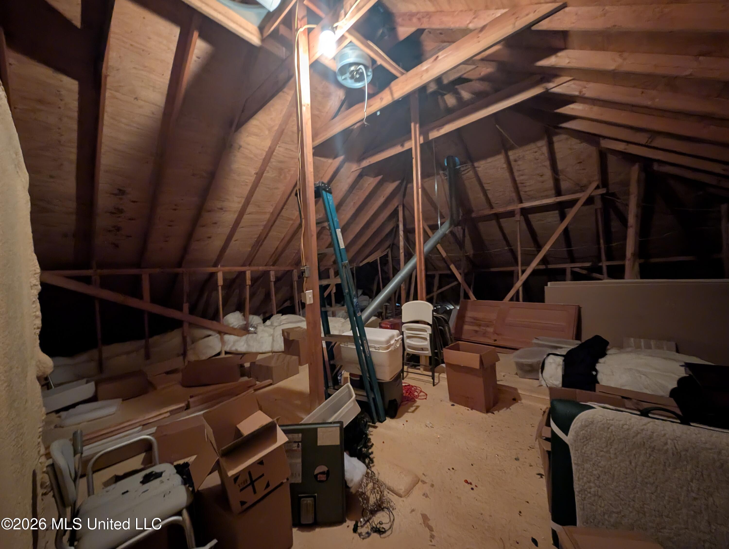 18254 Robinwood East Drive Property Photo 18