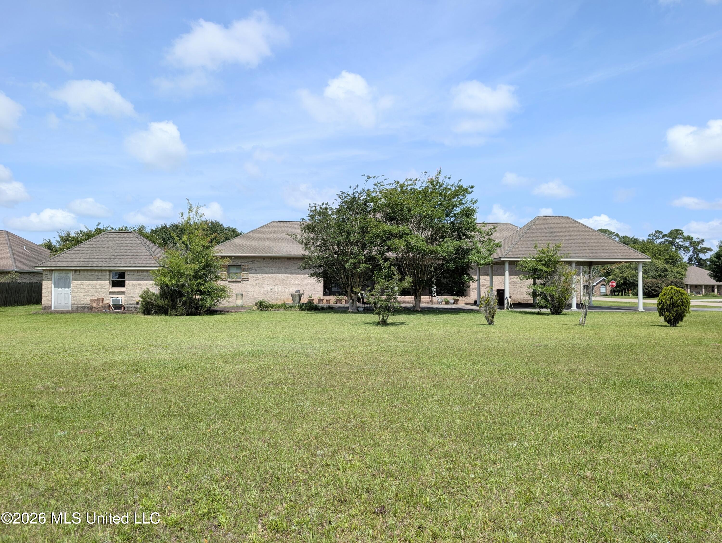 18254 Robinwood East Drive Property Photo 23