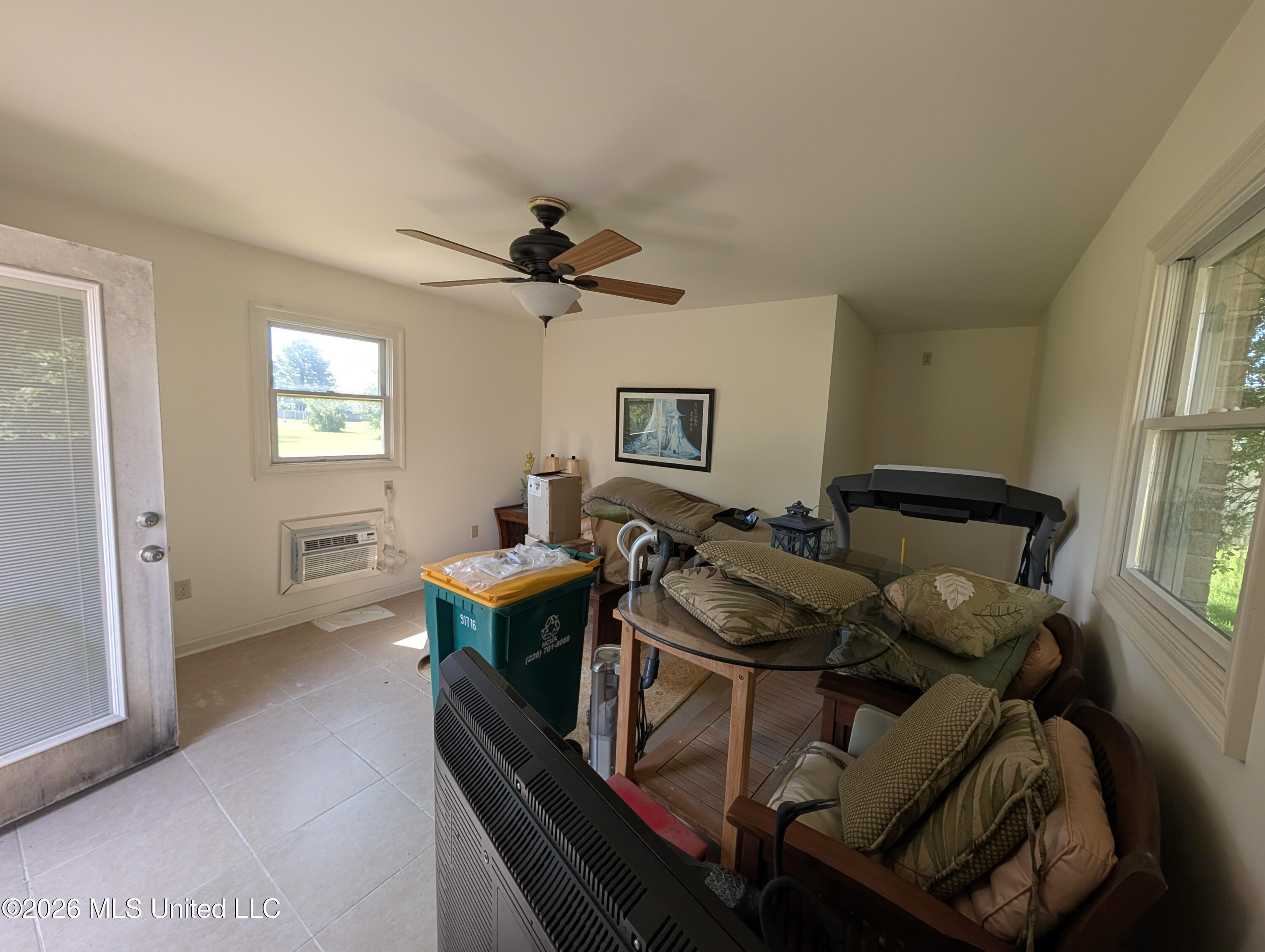 18254 Robinwood East Drive Property Photo 25