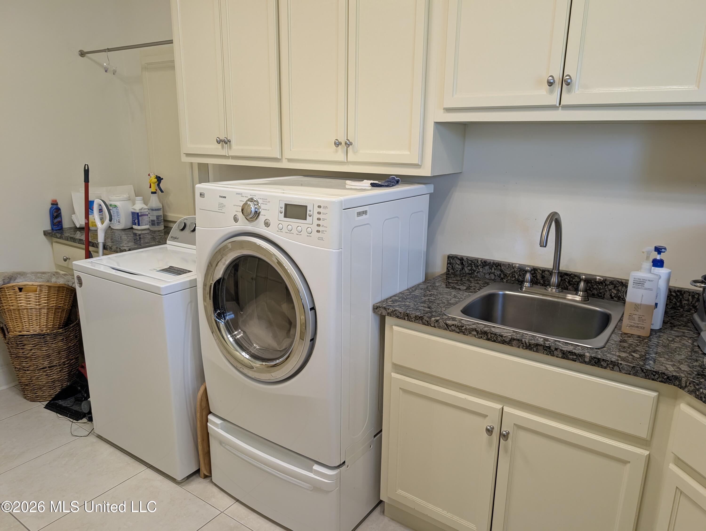 18254 Robinwood East Drive Property Photo 27