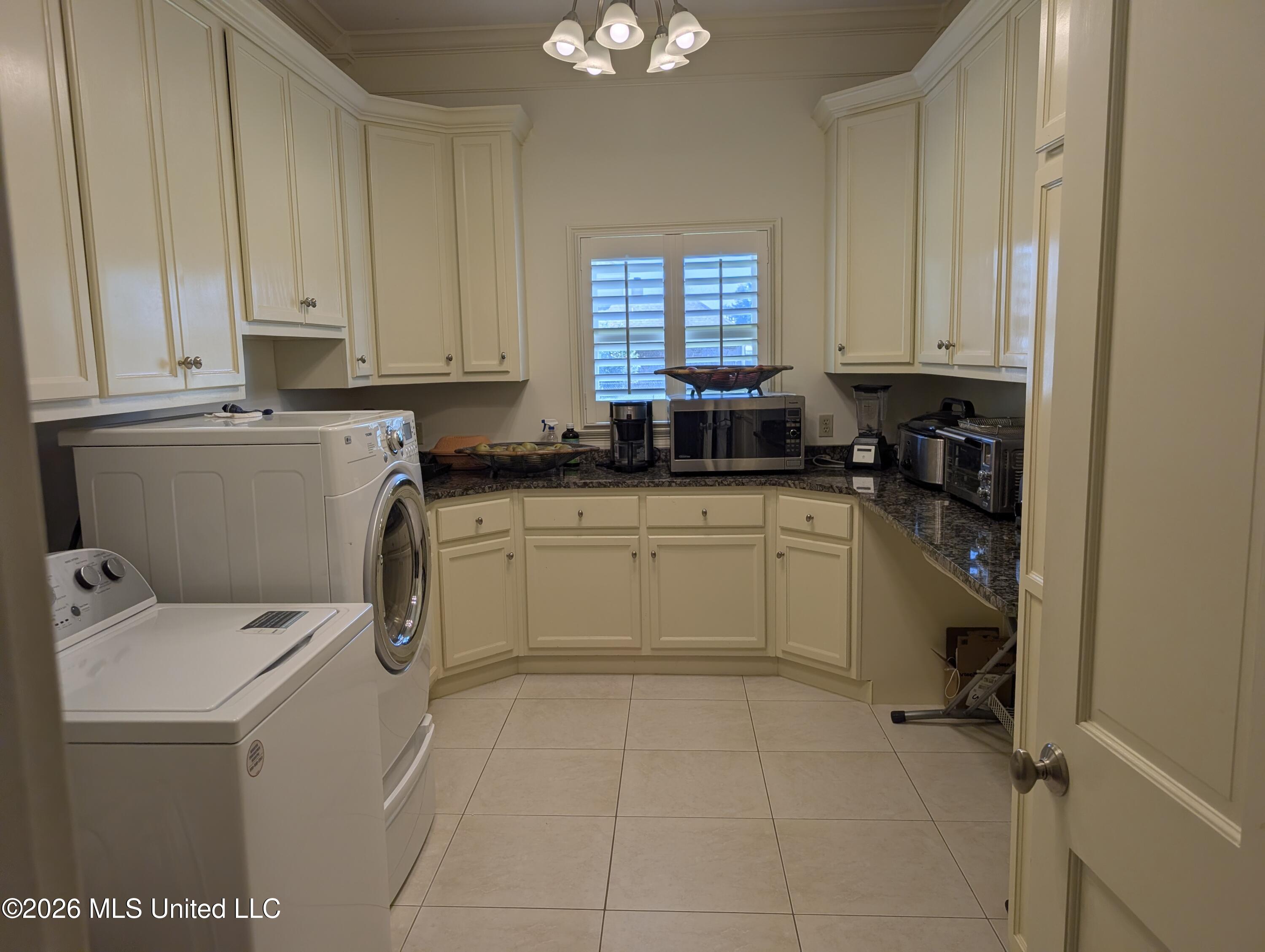 18254 Robinwood East Drive Property Photo 29