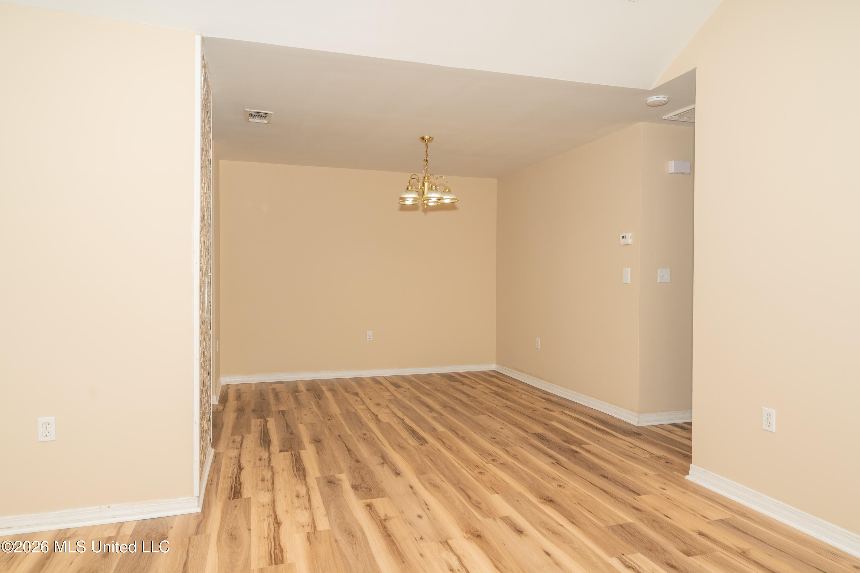 20029 Sunshine Drive Property Photo 5
