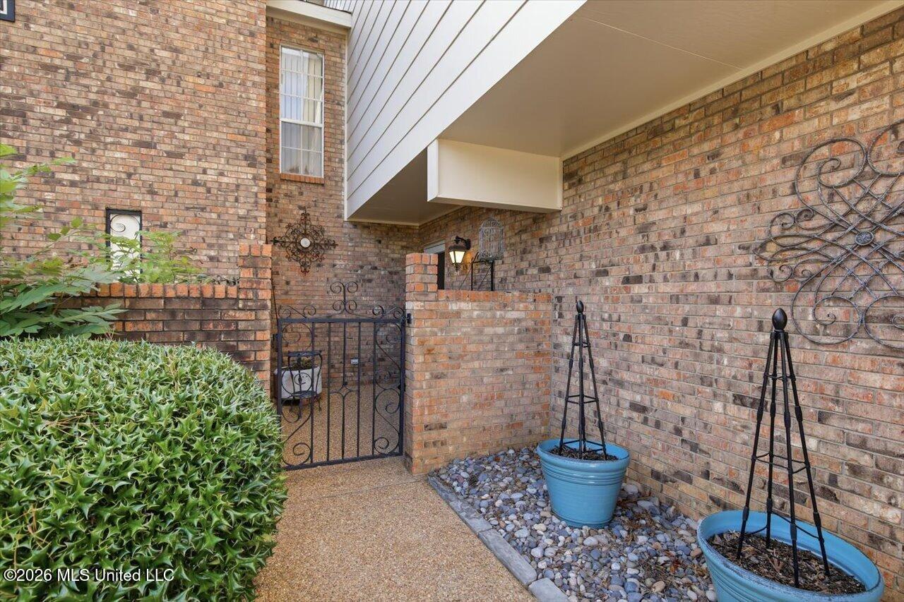 48 Roundtree Circle Property Photo 5