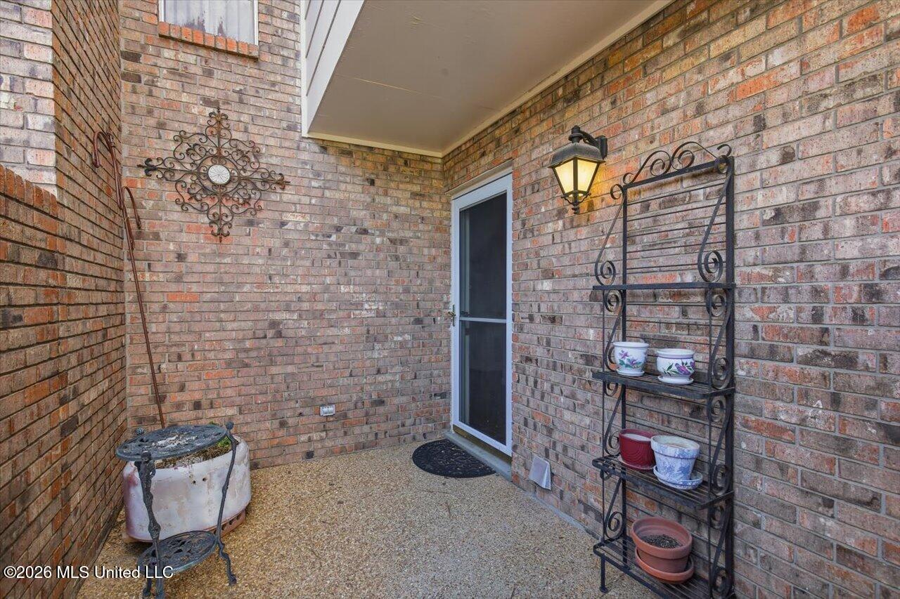 48 Roundtree Circle Property Photo 6