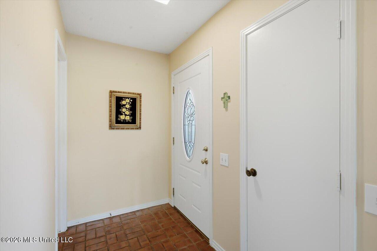 48 Roundtree Circle Property Photo 8
