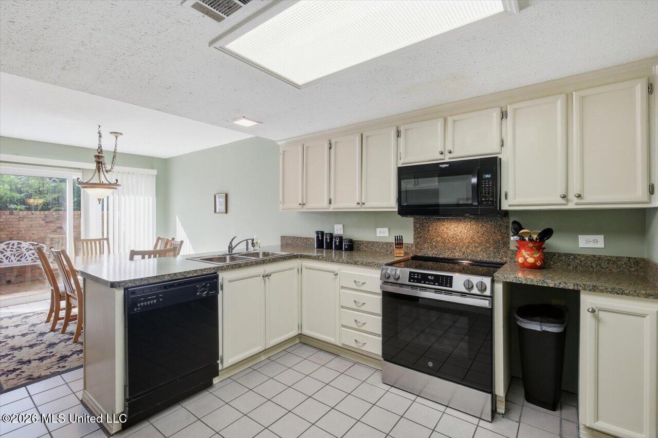 48 Roundtree Circle Property Photo 14