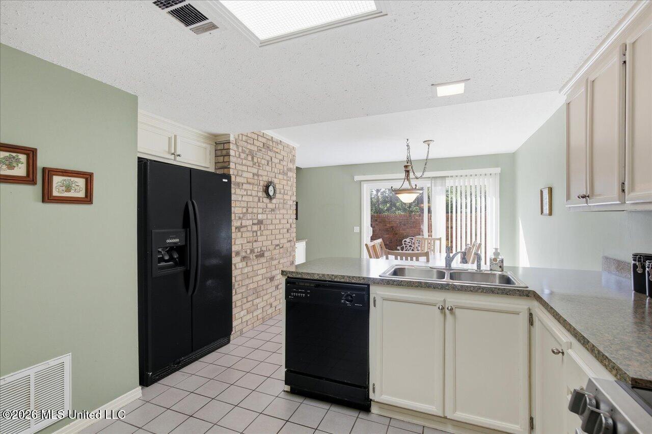 48 Roundtree Circle Property Photo 15