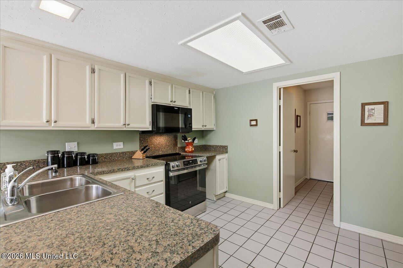48 Roundtree Circle Property Photo 16