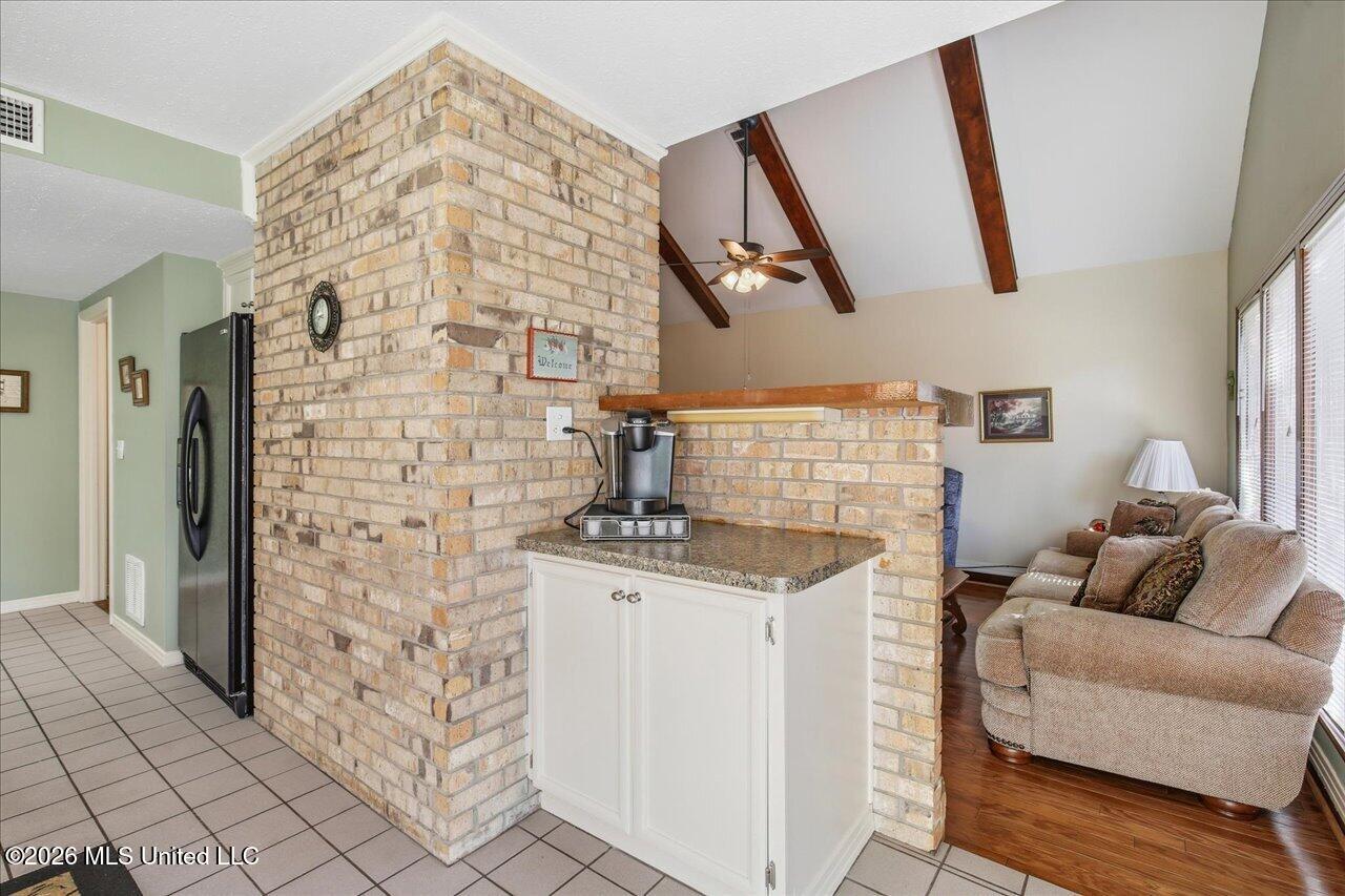 48 Roundtree Circle Property Photo 19
