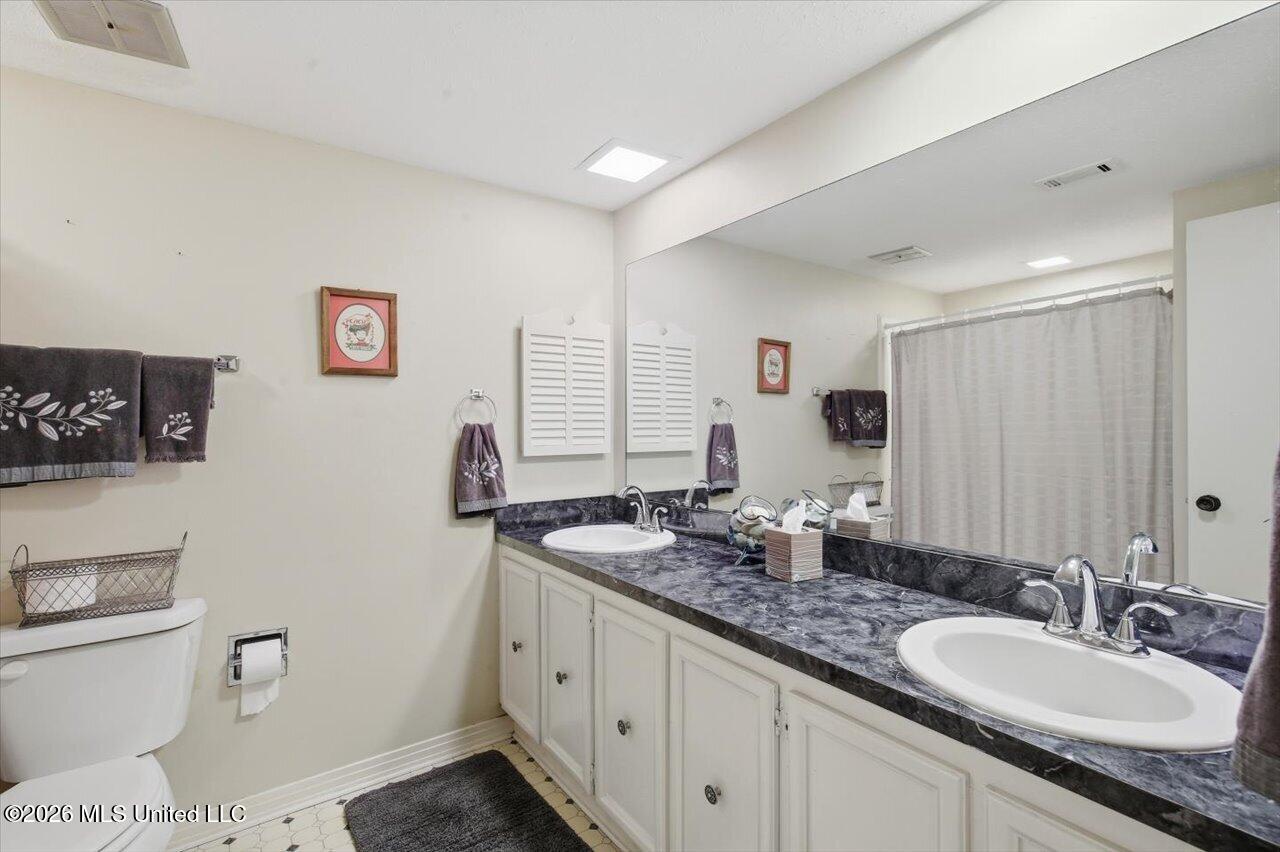 48 Roundtree Circle Property Photo 34