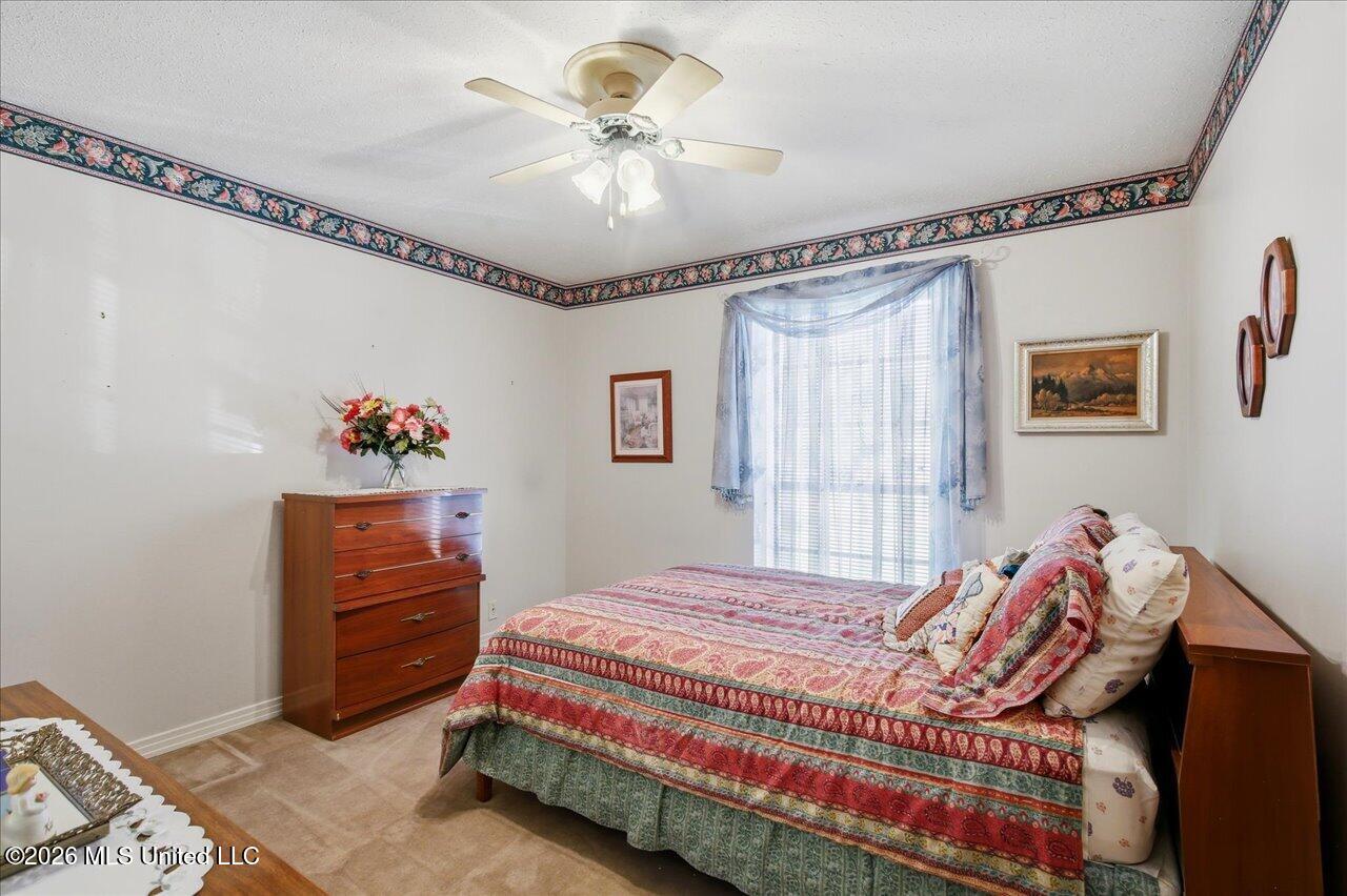 48 Roundtree Circle Property Photo 36