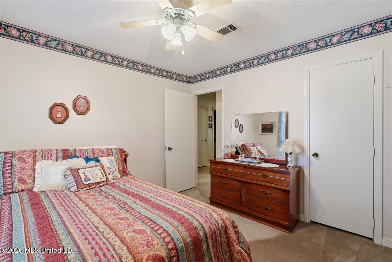 48 Roundtree Circle Property Photo 37