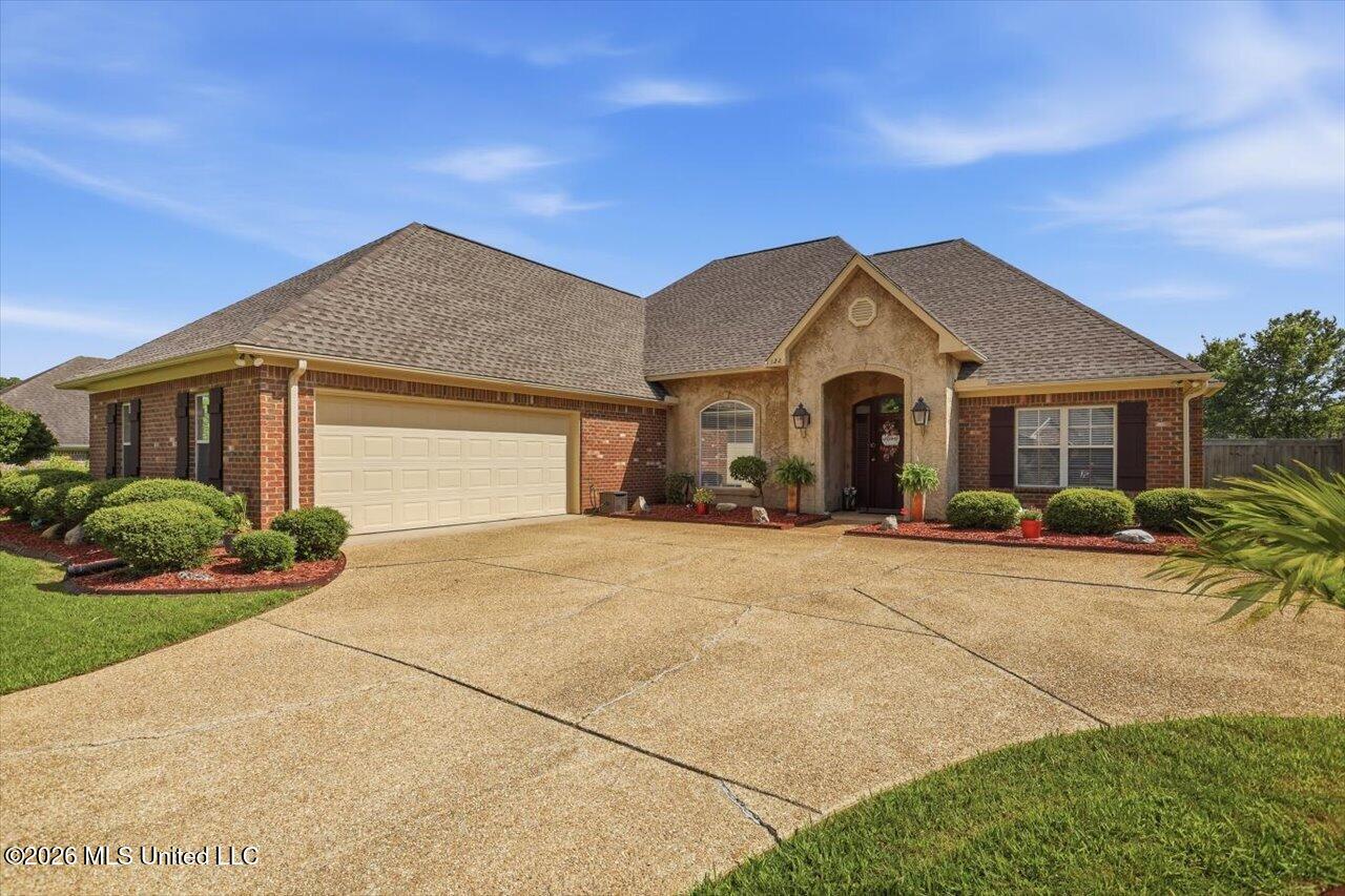 122 Rockbridge Crossing Property Photo 1